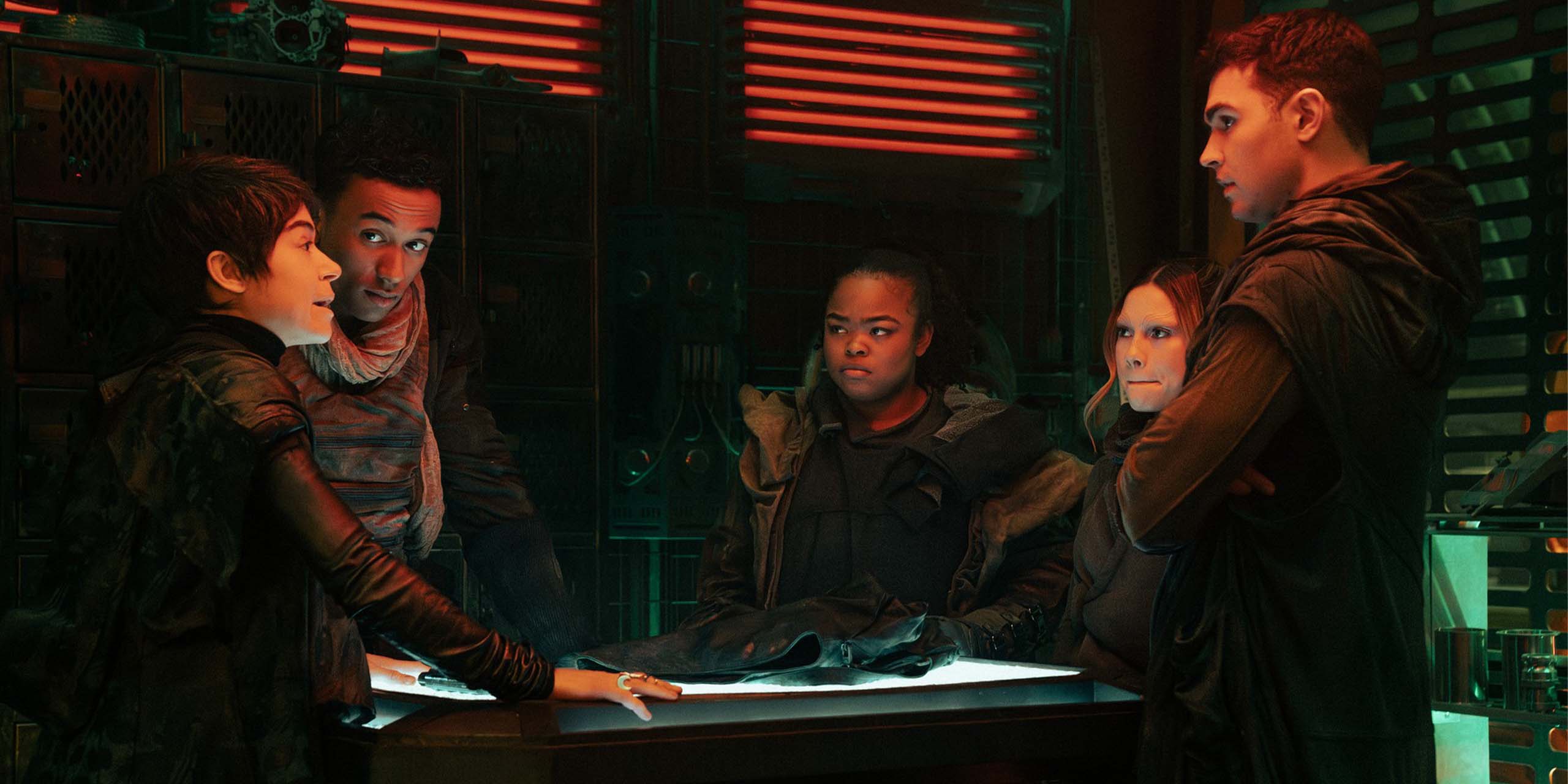 Anisha, Caleb, SAM, Genesis et Jay-Den dans la saison 1 de Star Trek: Starfleet Academy.