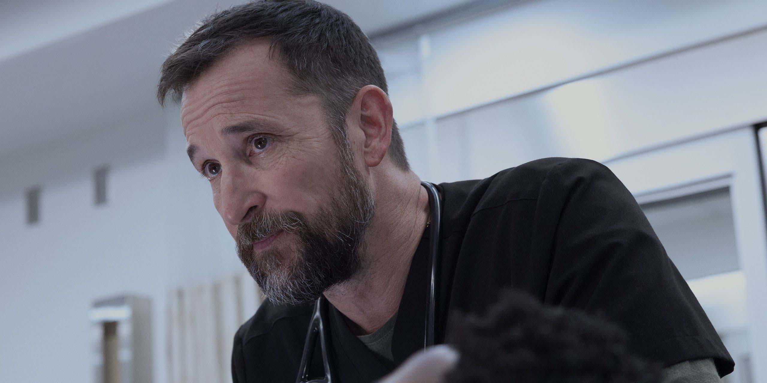 Le Dr Michael Robby Robinavitch (Noah Wyle) dans la saison 2 de The Pitt