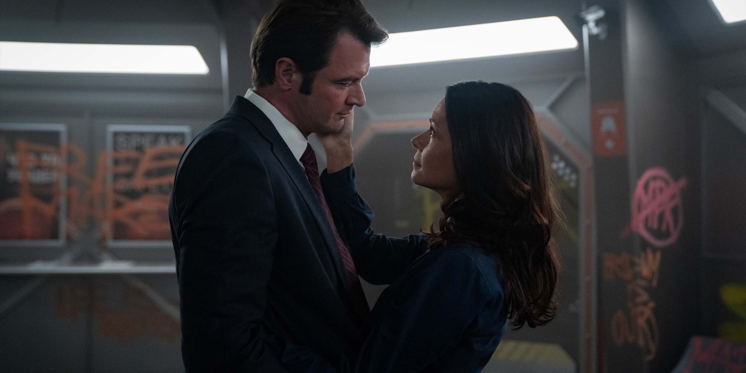 Costa Ronin et Olga Fonda dans la saison 5 de For All Mankind
