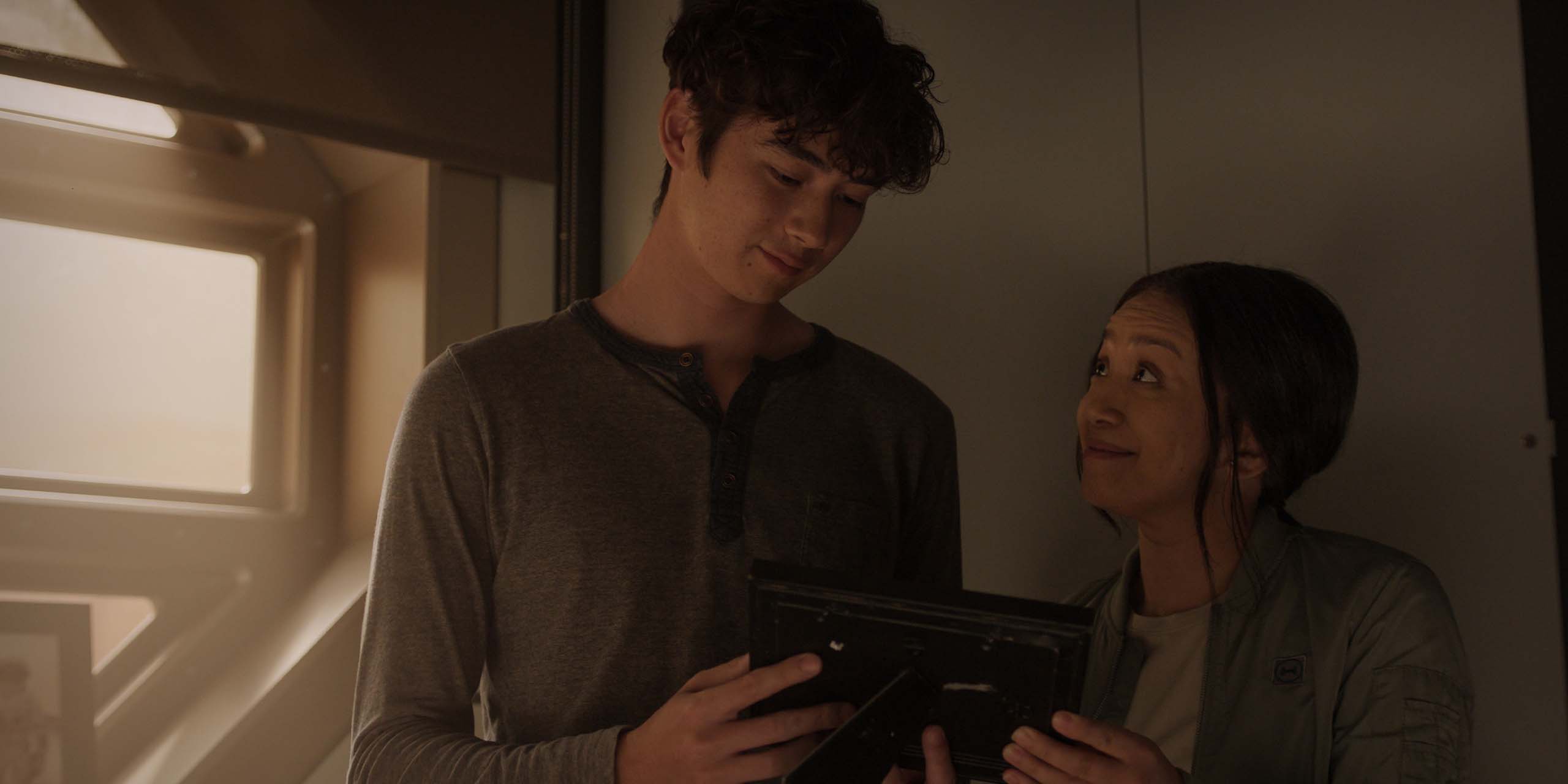 Sean Kaufman et Cynthy Wu dans la saison 5 de For All Mankind.