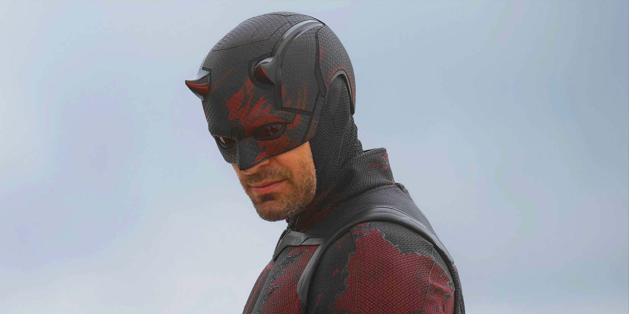 Charlie Cox dans le rôle de Matt Murdock en costume dans Daredevil: Born Again saison 2