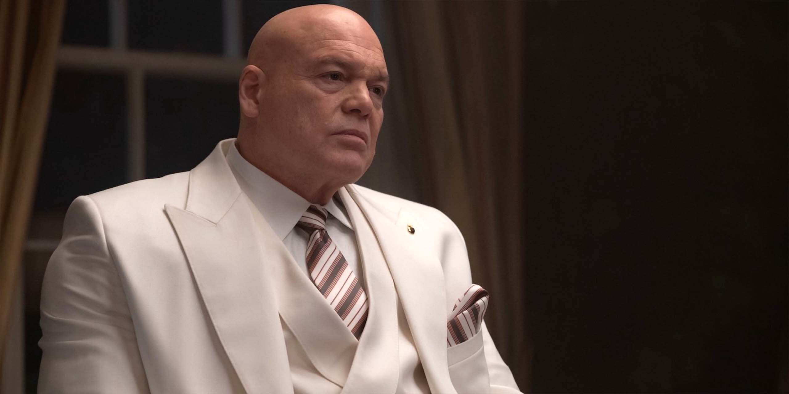 Vincent D'Onofrio, dans le rôle de Wilson Fisk, frappe un boxeur au visage dans Daredevil : Born Again, saison 2