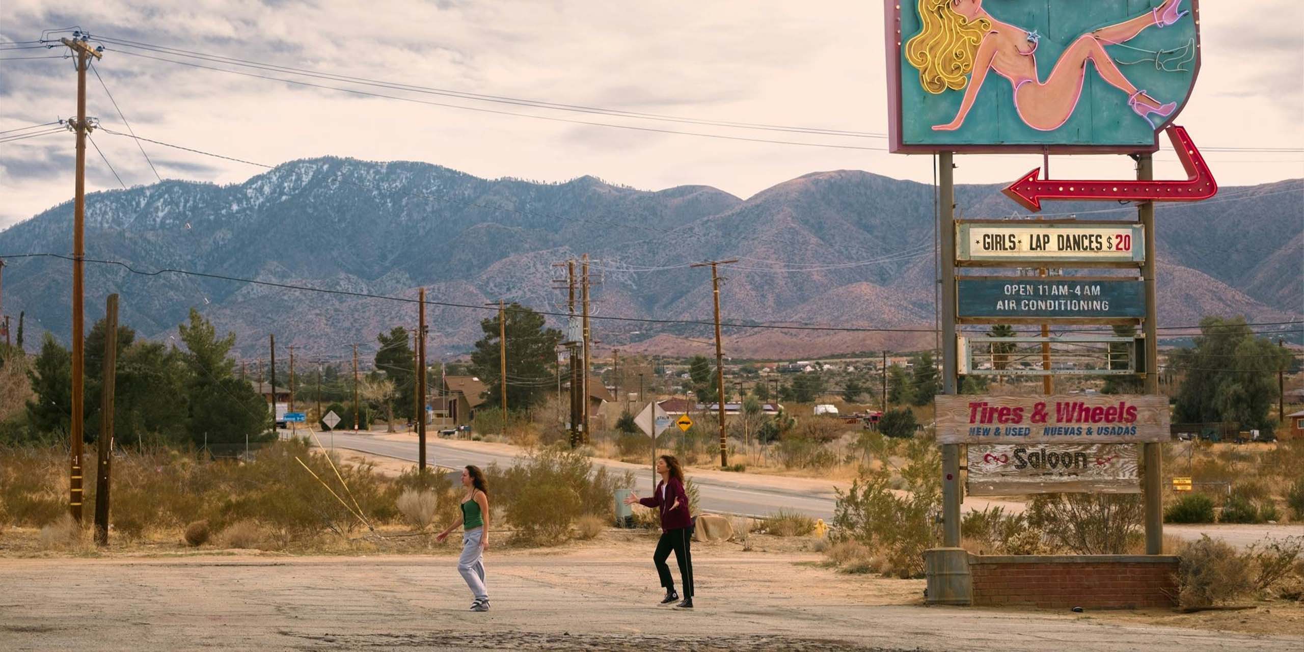 Prisicilla Delgado et Zendaya dans Euphoria saison 3.