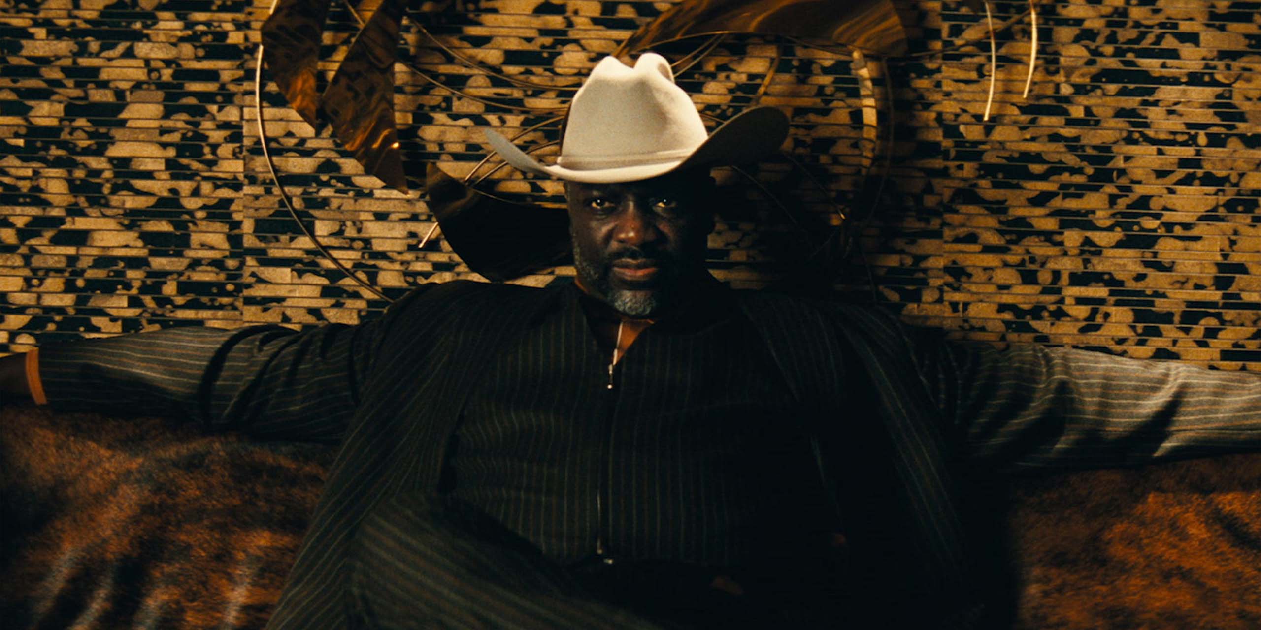Adewale Akinnuoye-Agbaje dans le rôle d'Alamo Brown dans la saison 3 de Euphoria.