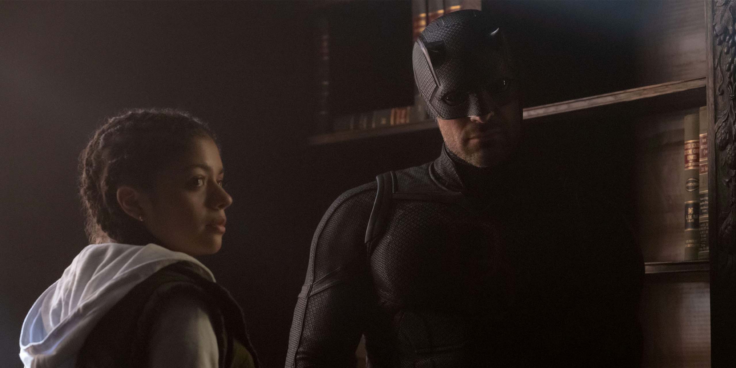 Matt Murdock et Angela del Toro dans Daredevil: Born Again saison 2.