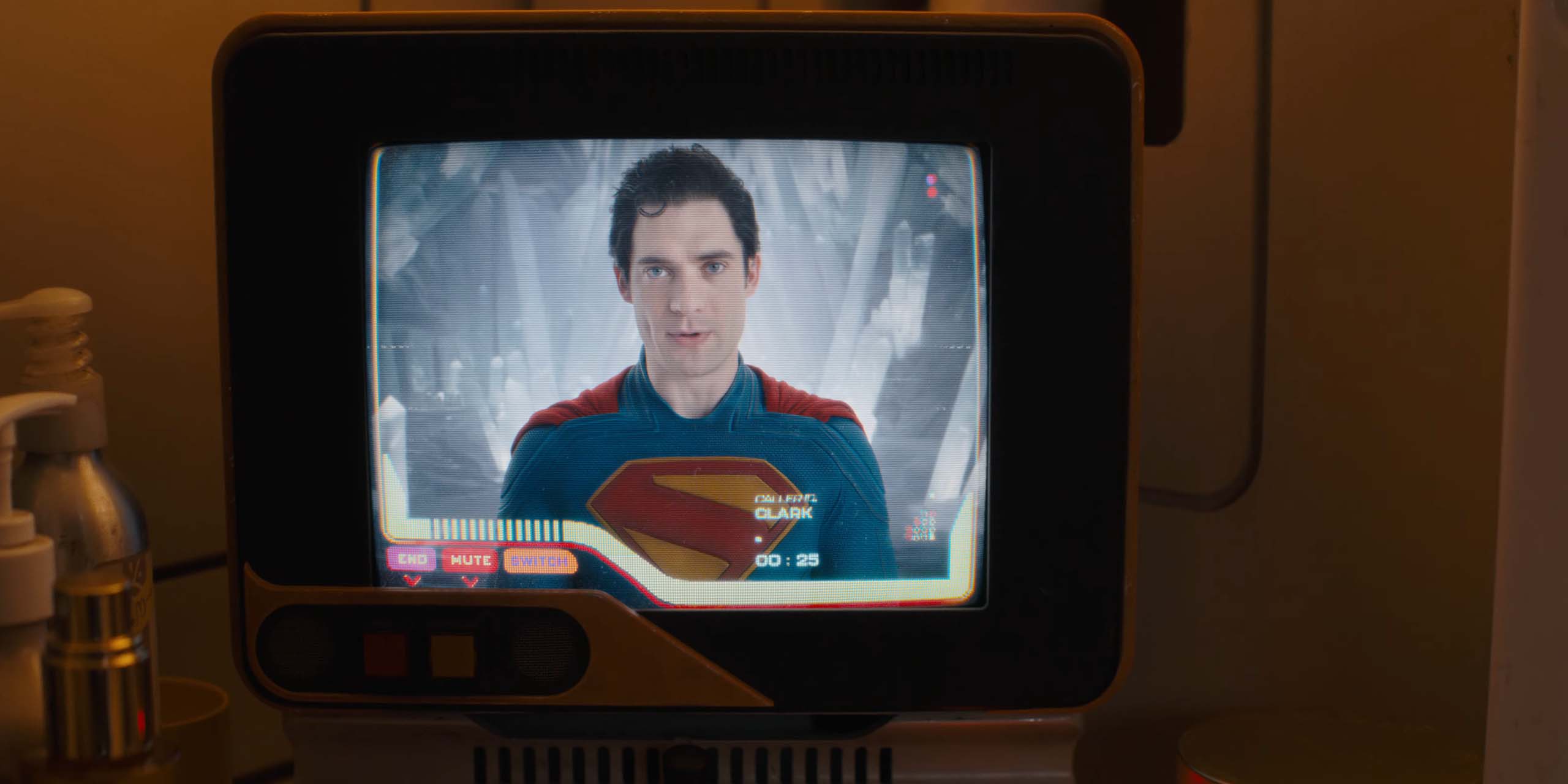 Message de Superman dans la bande-annonce de Supergirl.