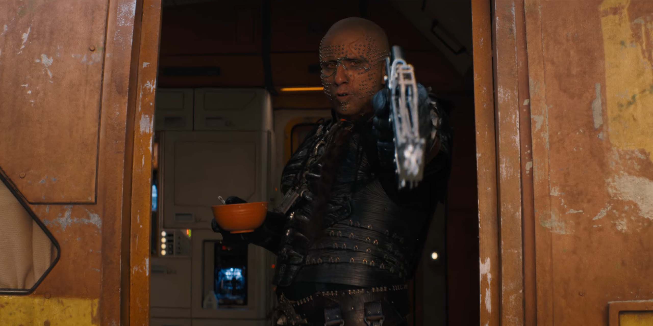 Krem de la Colline d'Ocre tire sur Krypto dans la bande-annonce de Supergirl.