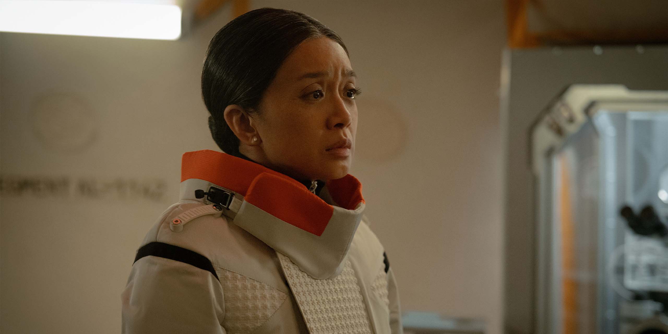 Cynthy Wu en combinaison spatiale dans For All Mankind