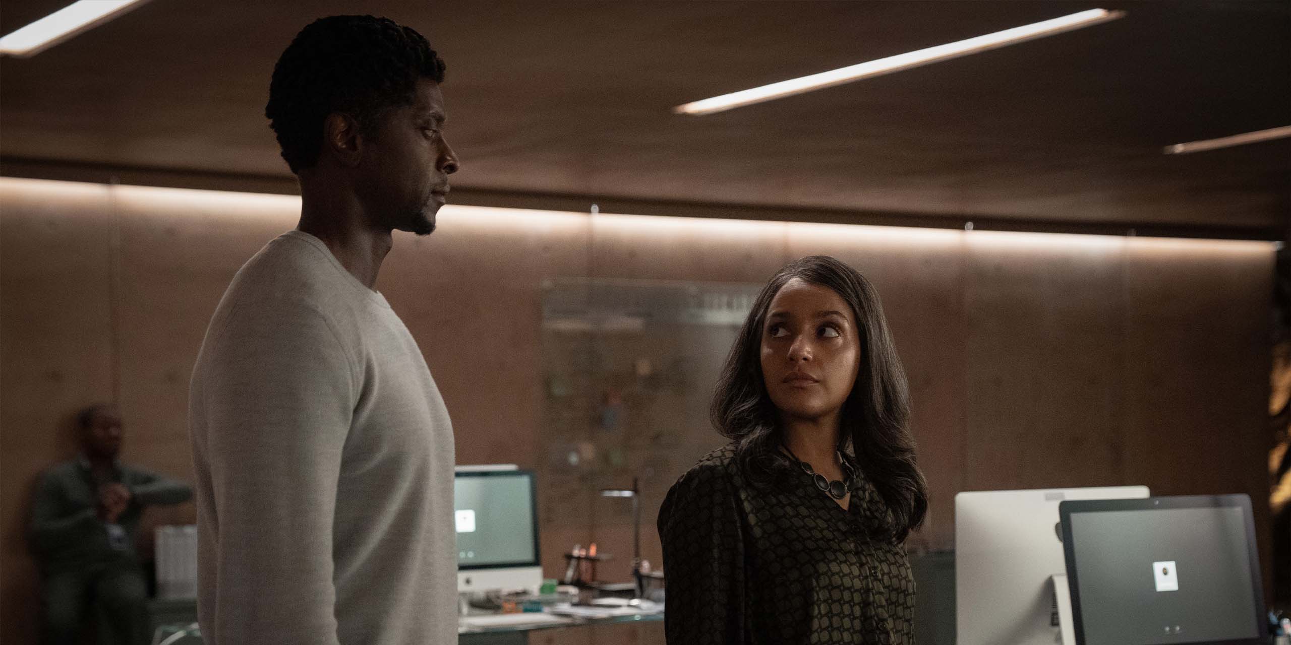 Edi Gathegi et Coral Peña dans la saison 5 de For All Mankind.