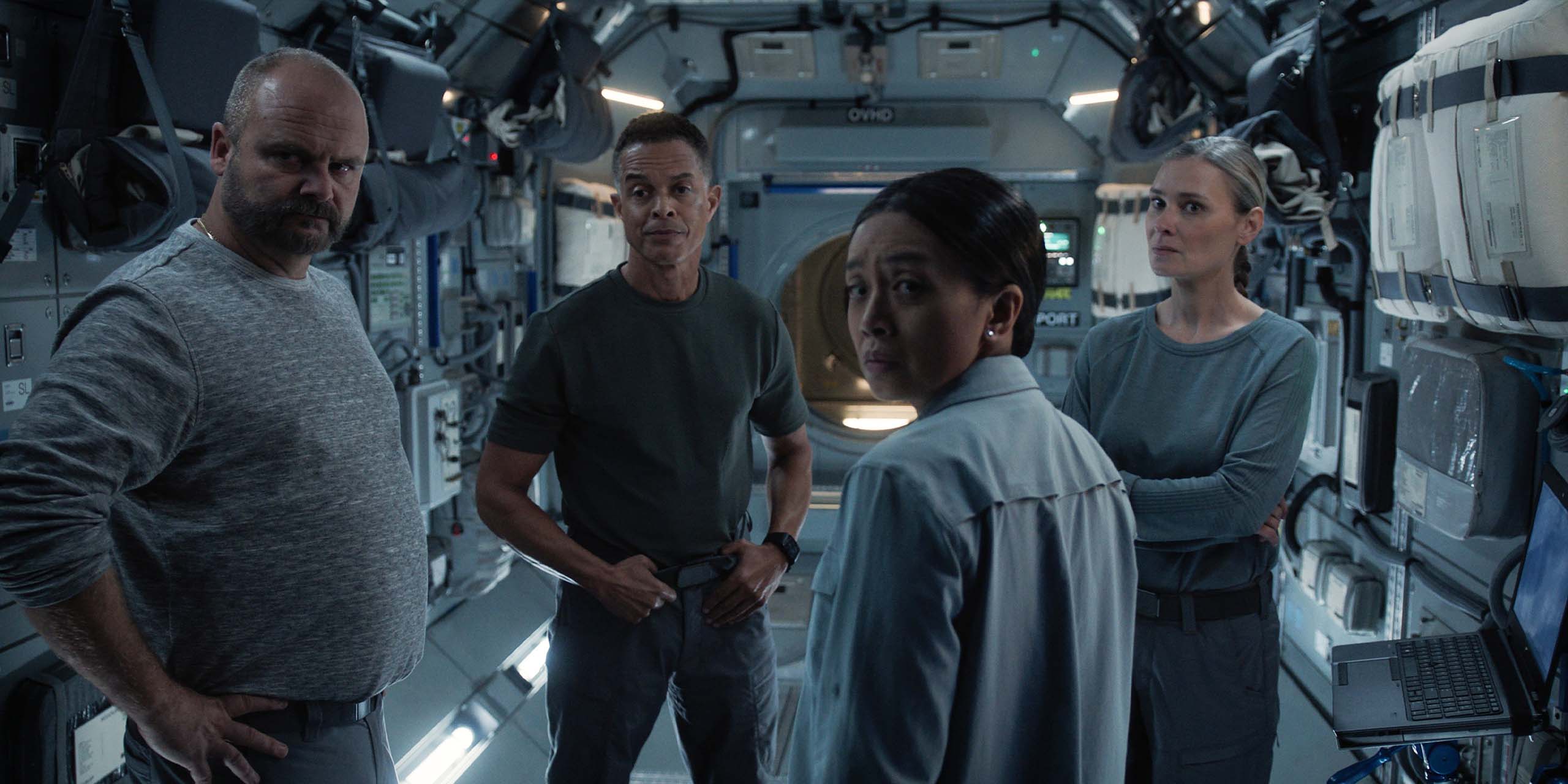 Michael Klesic, Rueben Grundy, Cynthy Wu et Kristina Klebe dans la saison 5 de For All Mankind.