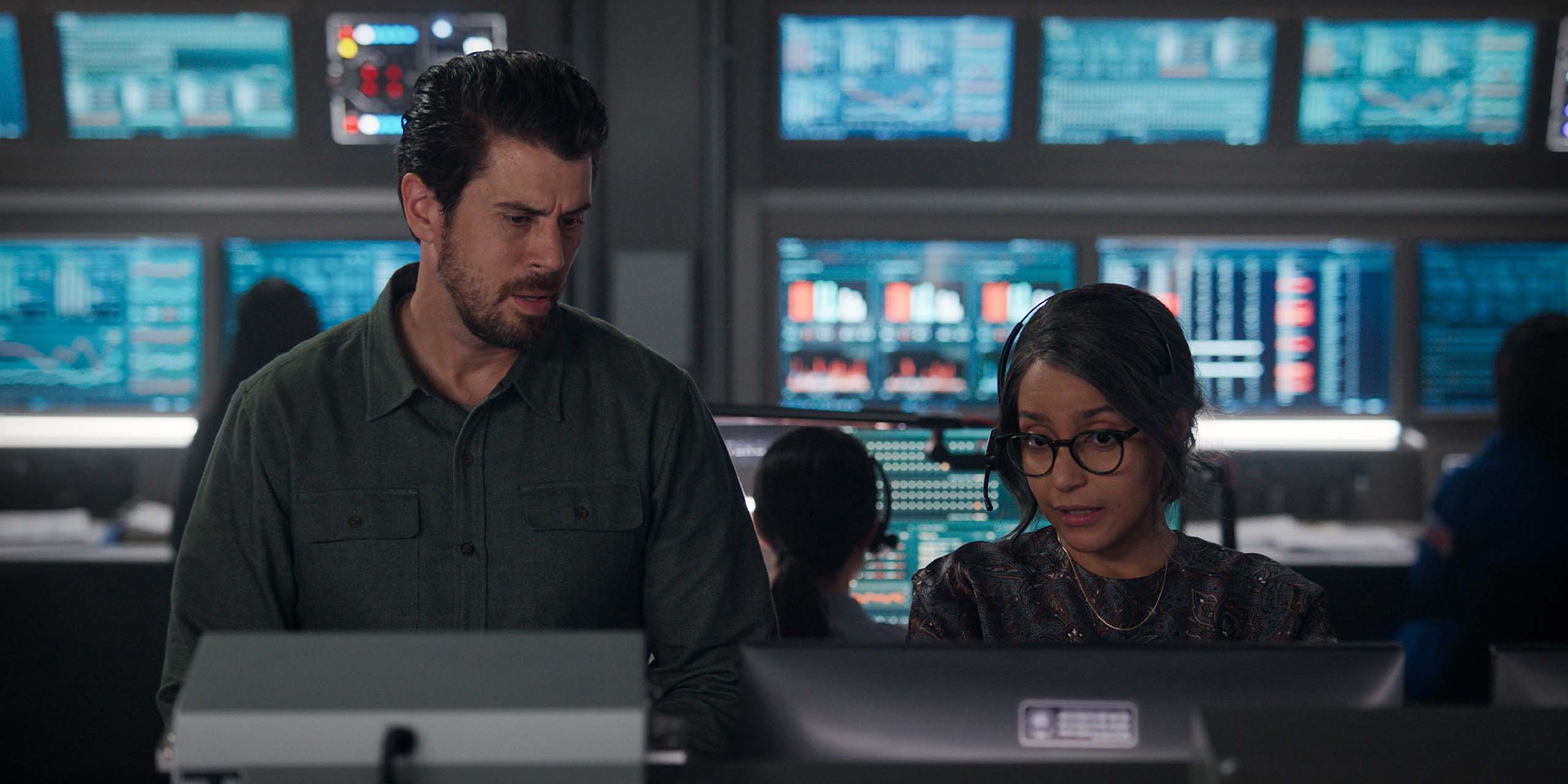 Toby Kebbell et Coral Peña dans la saison 5 de For All Mankind.