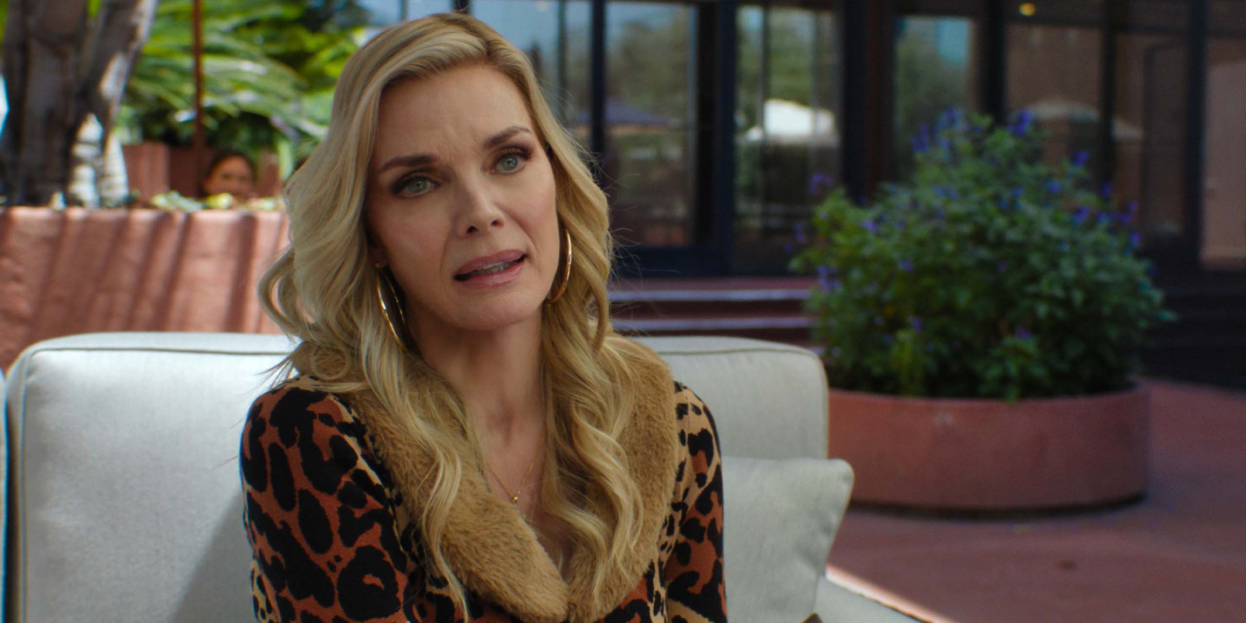 Michelle Pfeiffer dans le rôle de Shyanne dans la saison 1 de Margo a des problèmes d'argent.