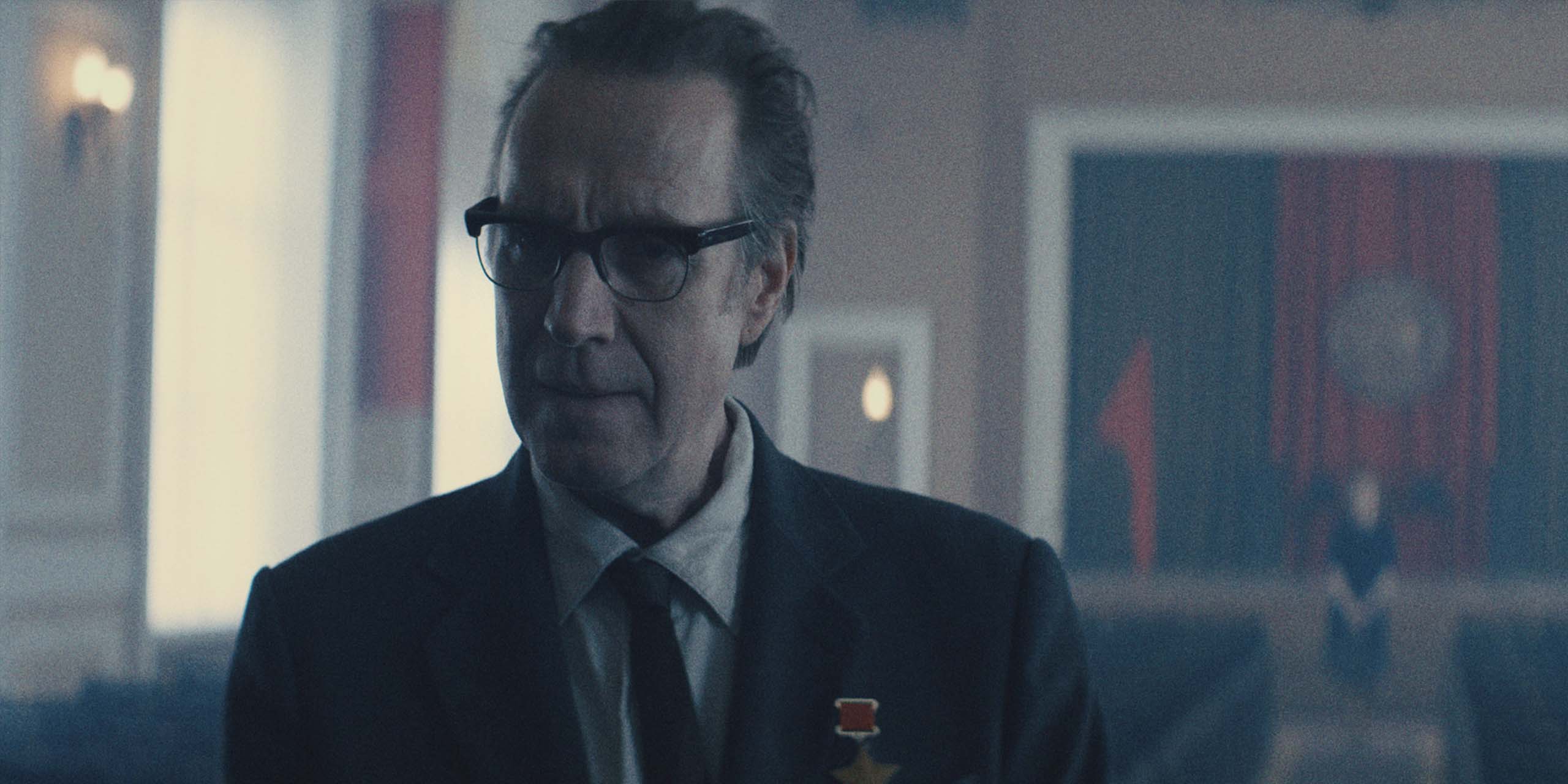Rhys Ifans dans Star City.