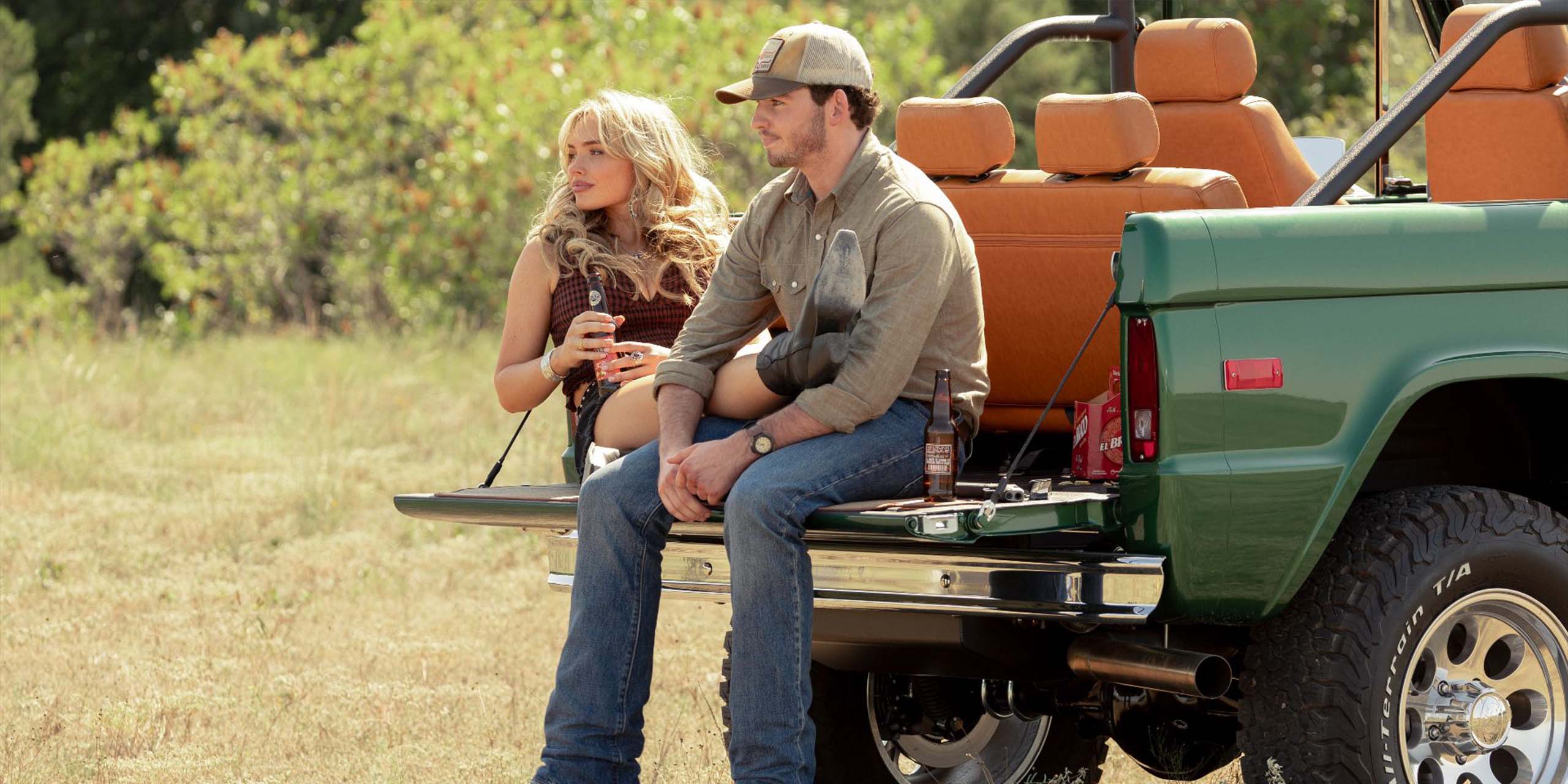 Oreana et Carter dans Dutton Ranch.
