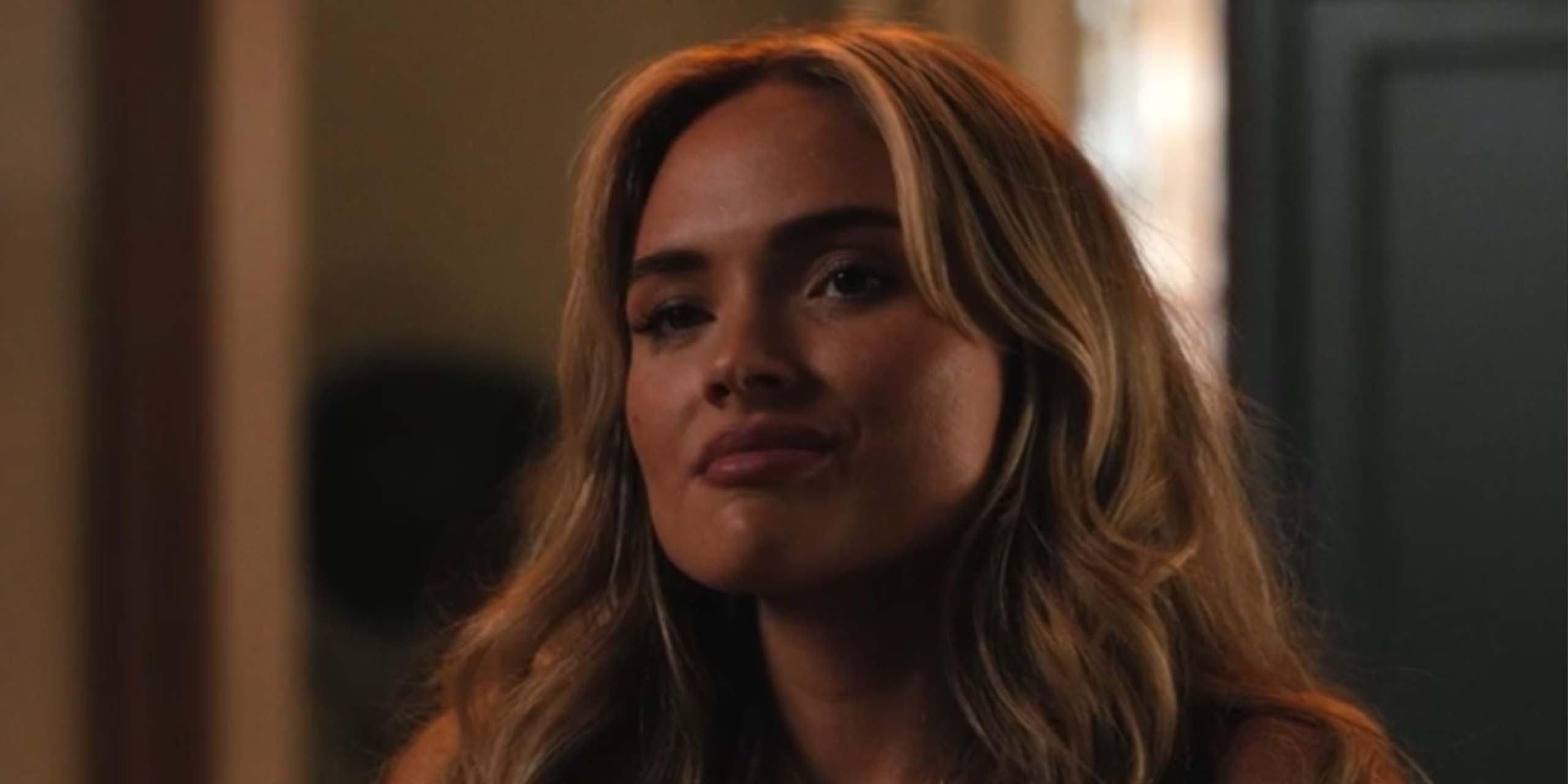 Oreana souriant dans la saison 1 de Dutton Ranch.