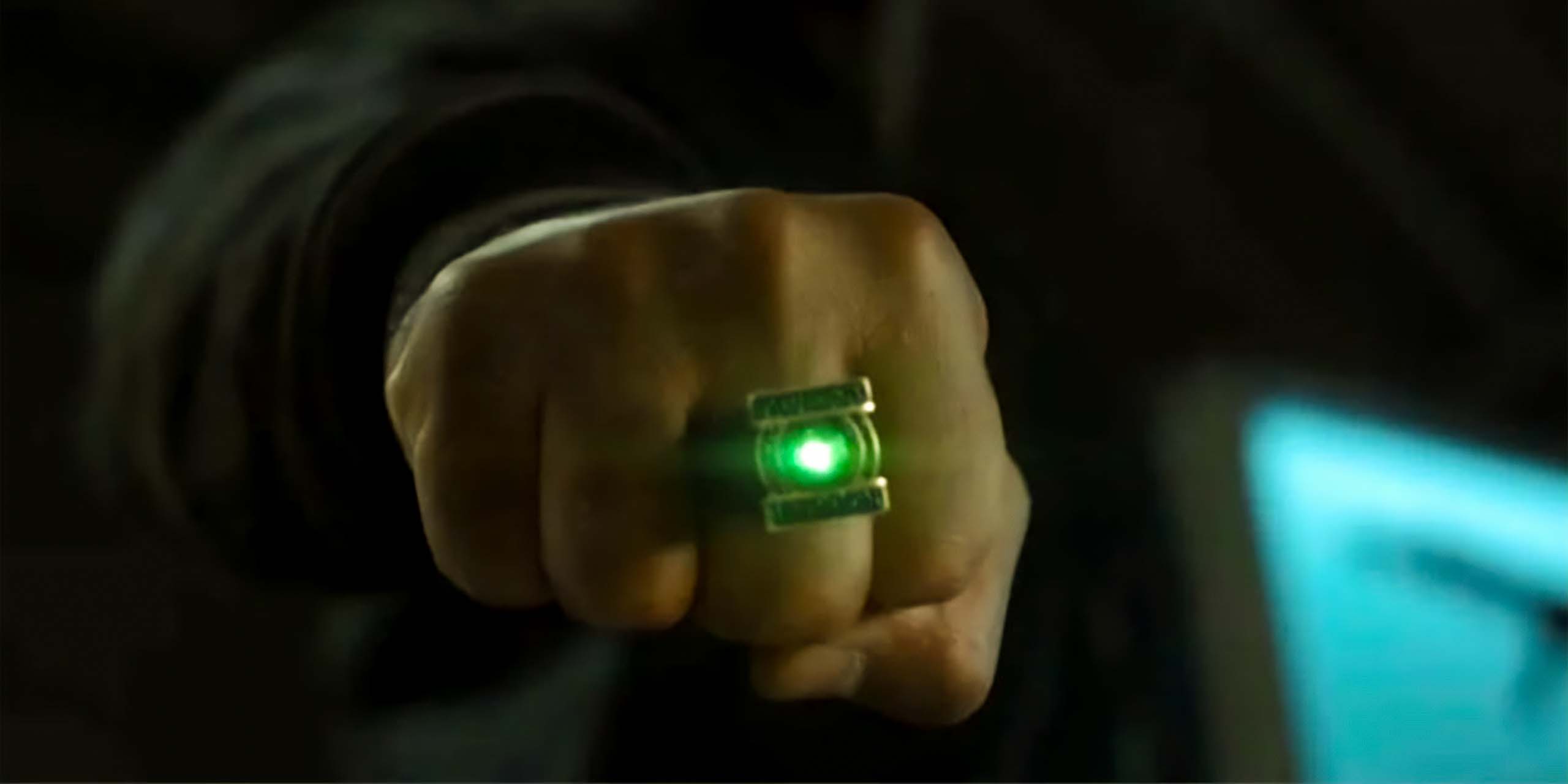 Aaron Pierre dans le rôle de John Stewart, portant la fameuse bague des Green Lanterns dans la série DC et HBO, Lanterns.