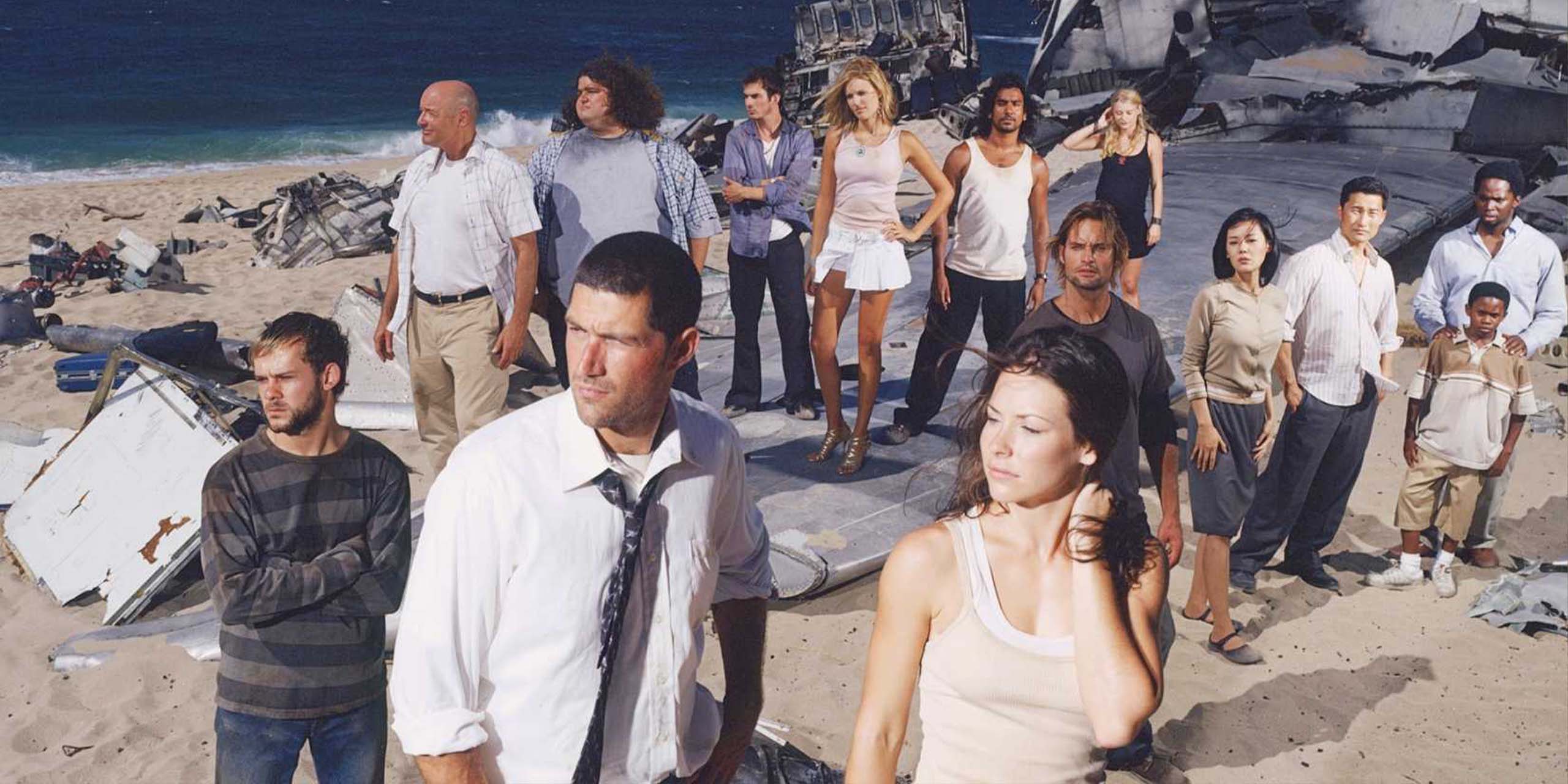 Les survivants du vol Oceanic 815 parmi les débris de l'avion dans Lost.