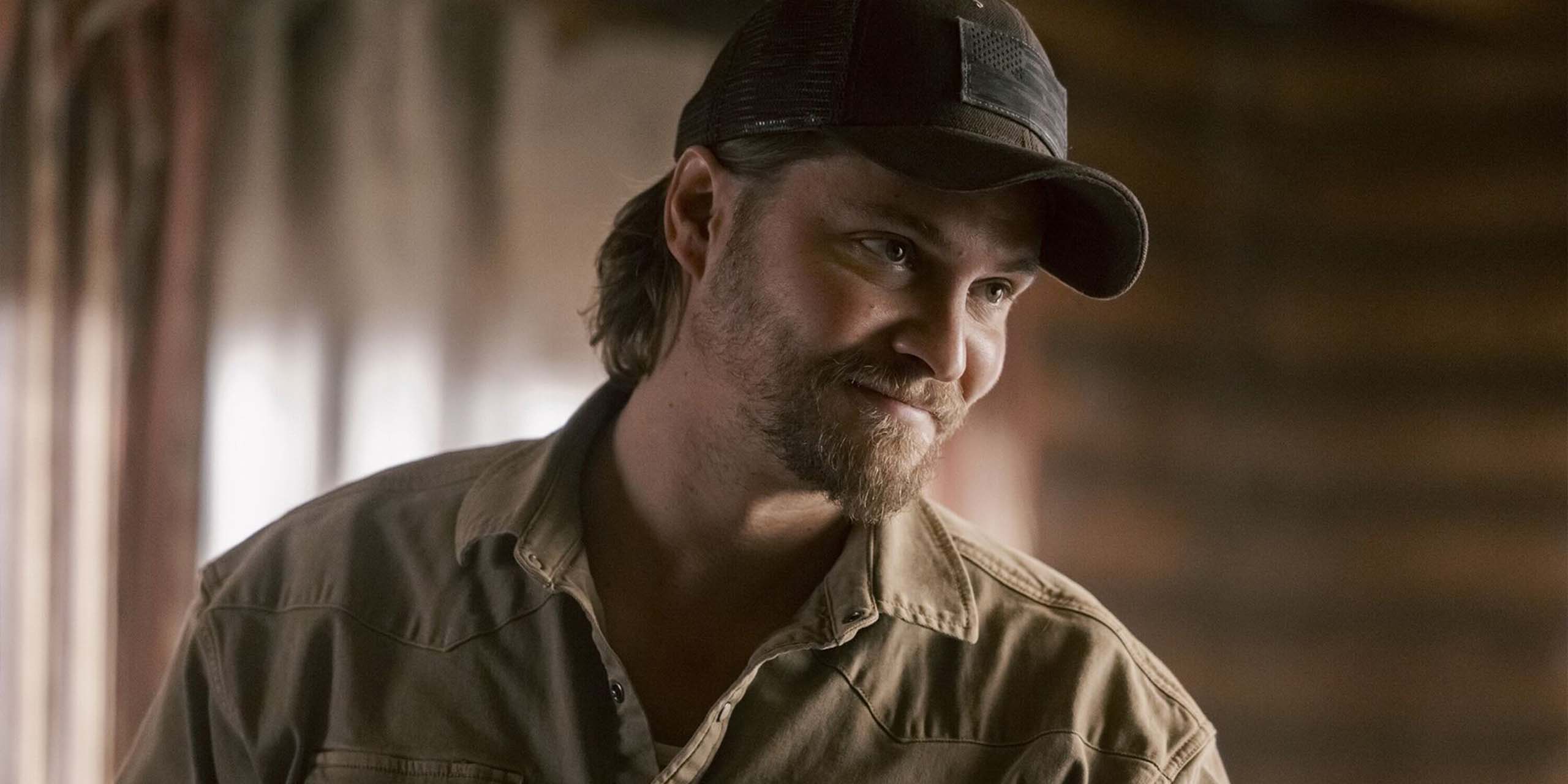 Kayce (Luke Grimes) souriant dans la saison 1 de Marshals: A Yellowstone Story (2026).