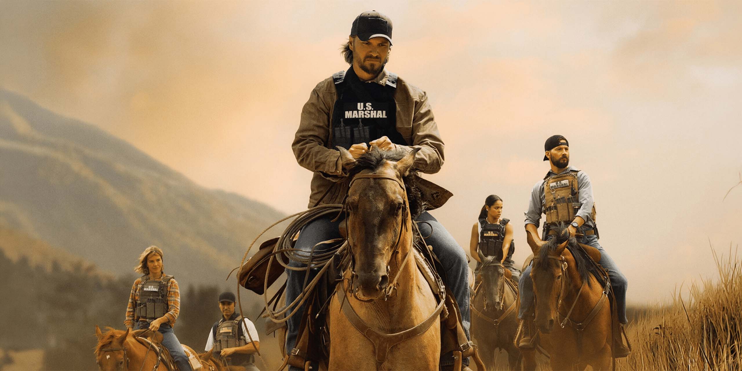 Arielle Kebbel, Logan Marshall-Green, Tatanka Means, Luke Grimes et Ash Santos, dans la saison 1 de Marshals: A Yellowstone Story.