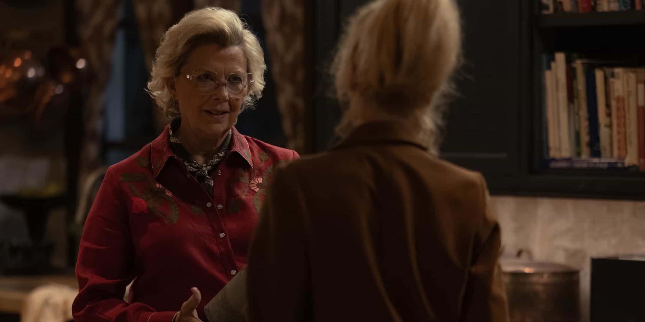 Annette Bening dans le rôle de Beulah Jackson et Kelly Reilly dans celui de Beth Dutton dans la saison 1 de Dutton Ranch.