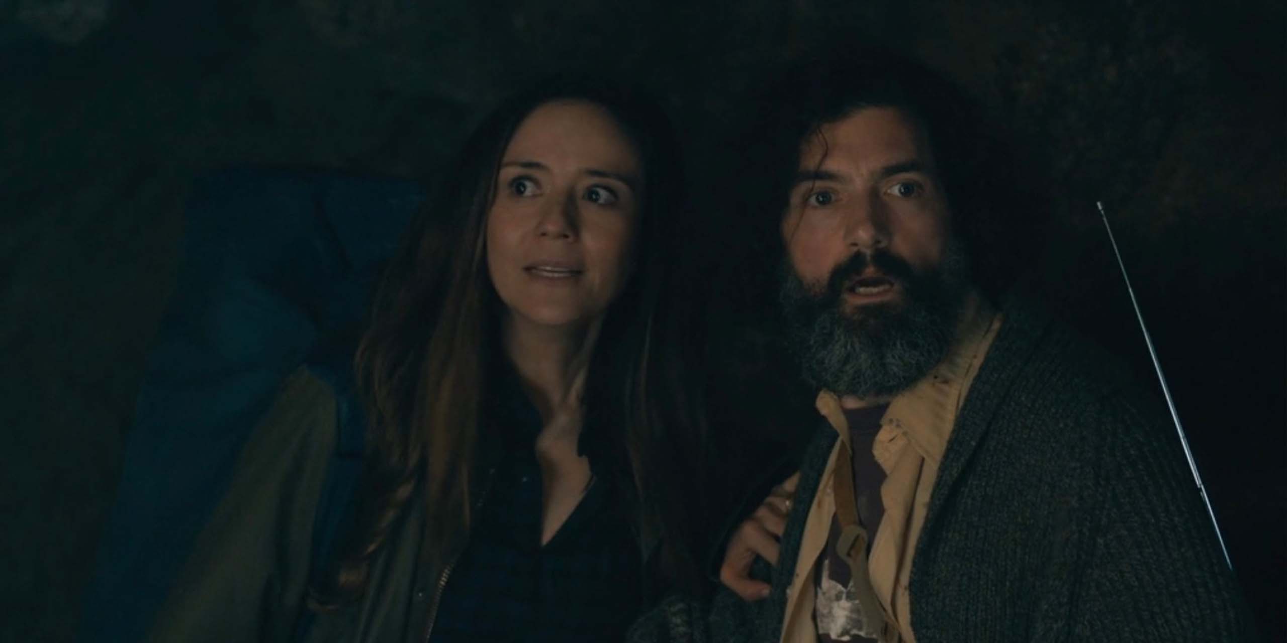 Jade et Tabitha dans les tunnels dans la saison 4 de From.