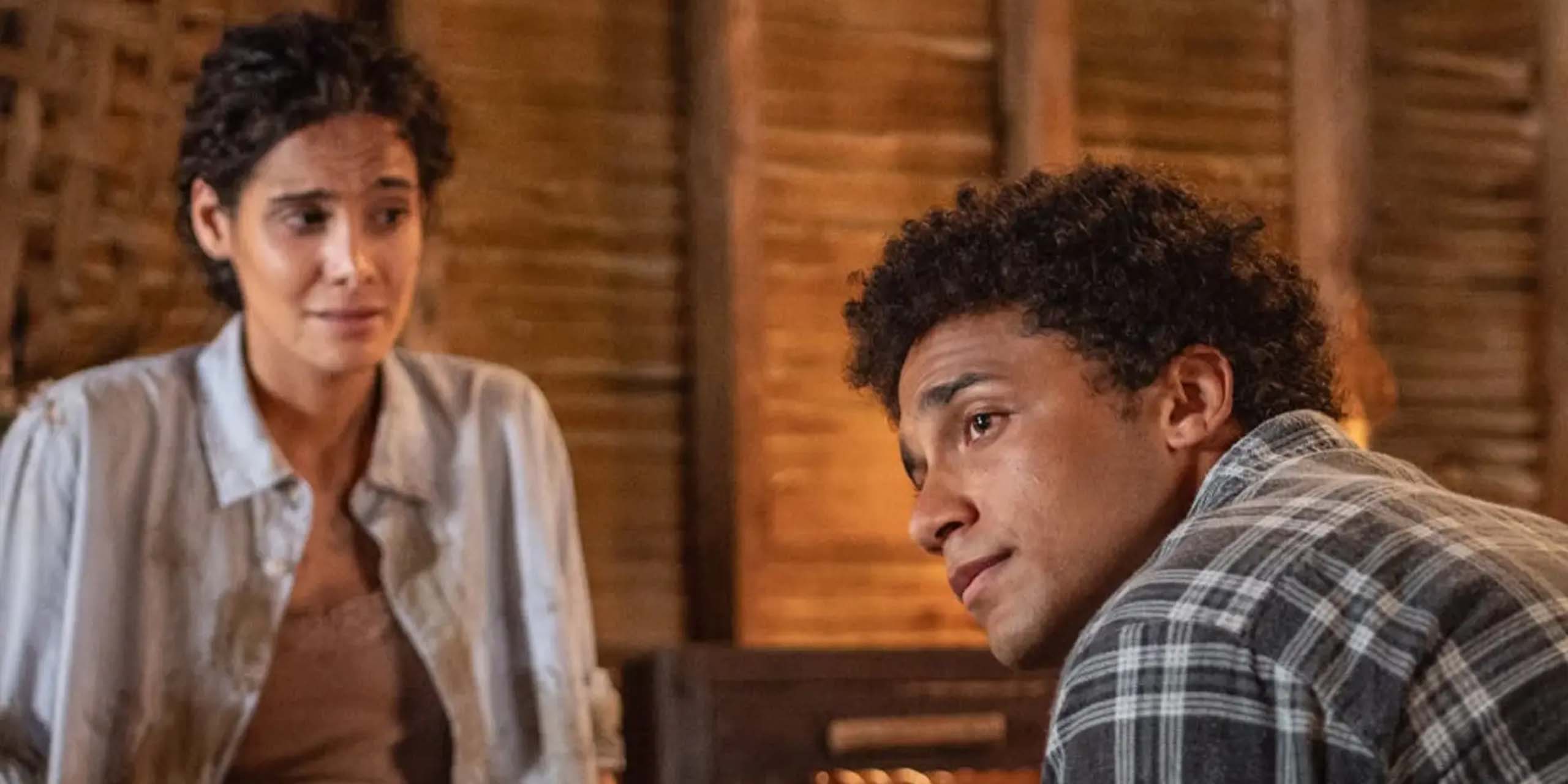 Fatima Hassan (Pegah Ghafoori) et Ellis Stevens (Corteon Moore) dans la saison 4 de From.