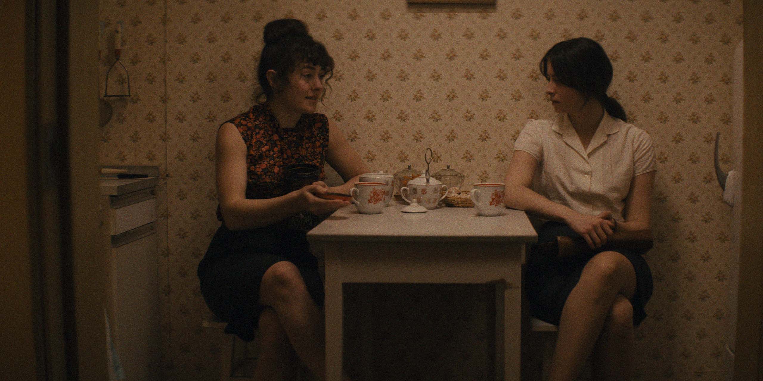Ruby Ashbourne Serkis et Agnes O'Casey dans Star City.