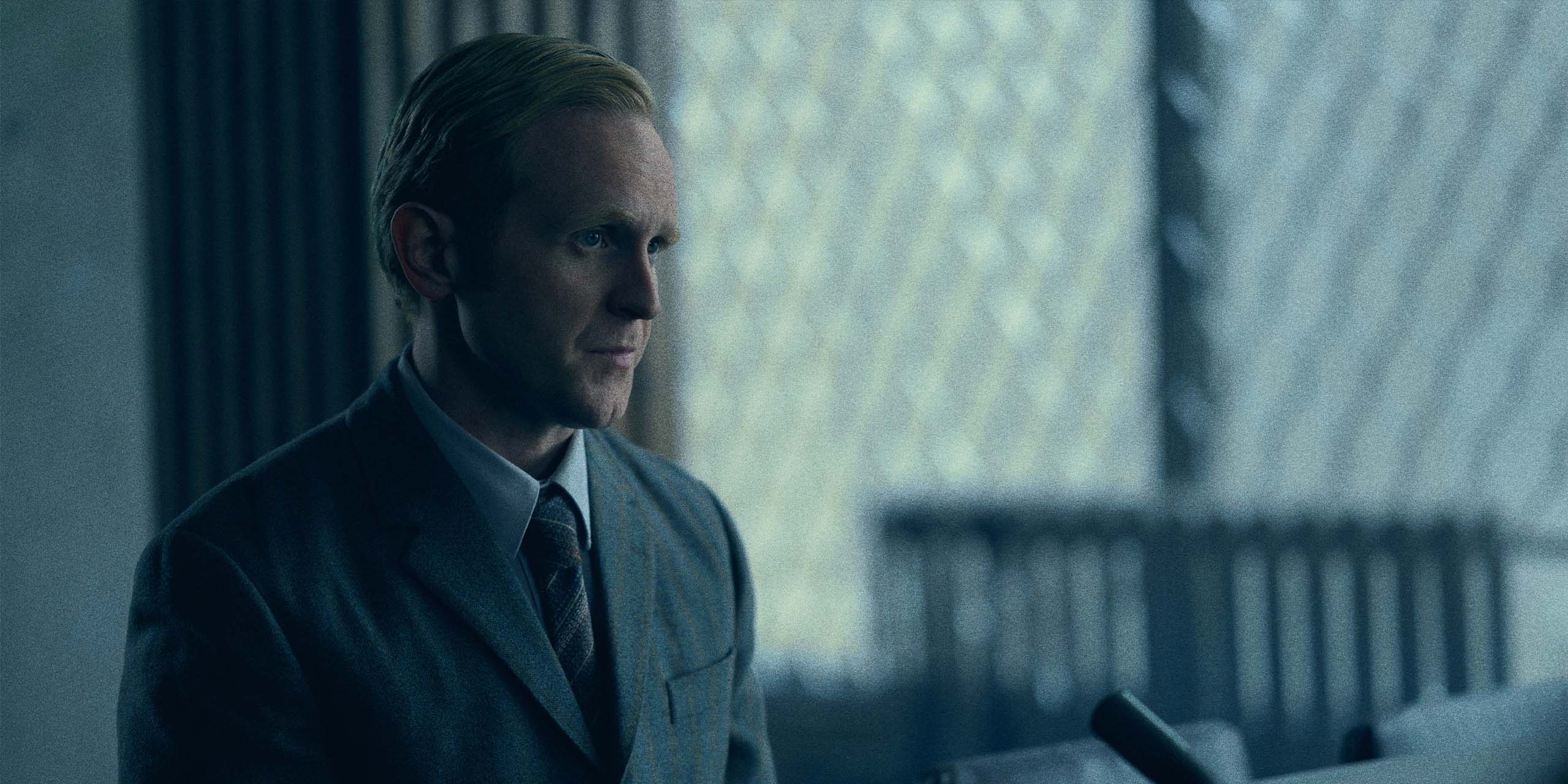 Josef Davies dans Star City.