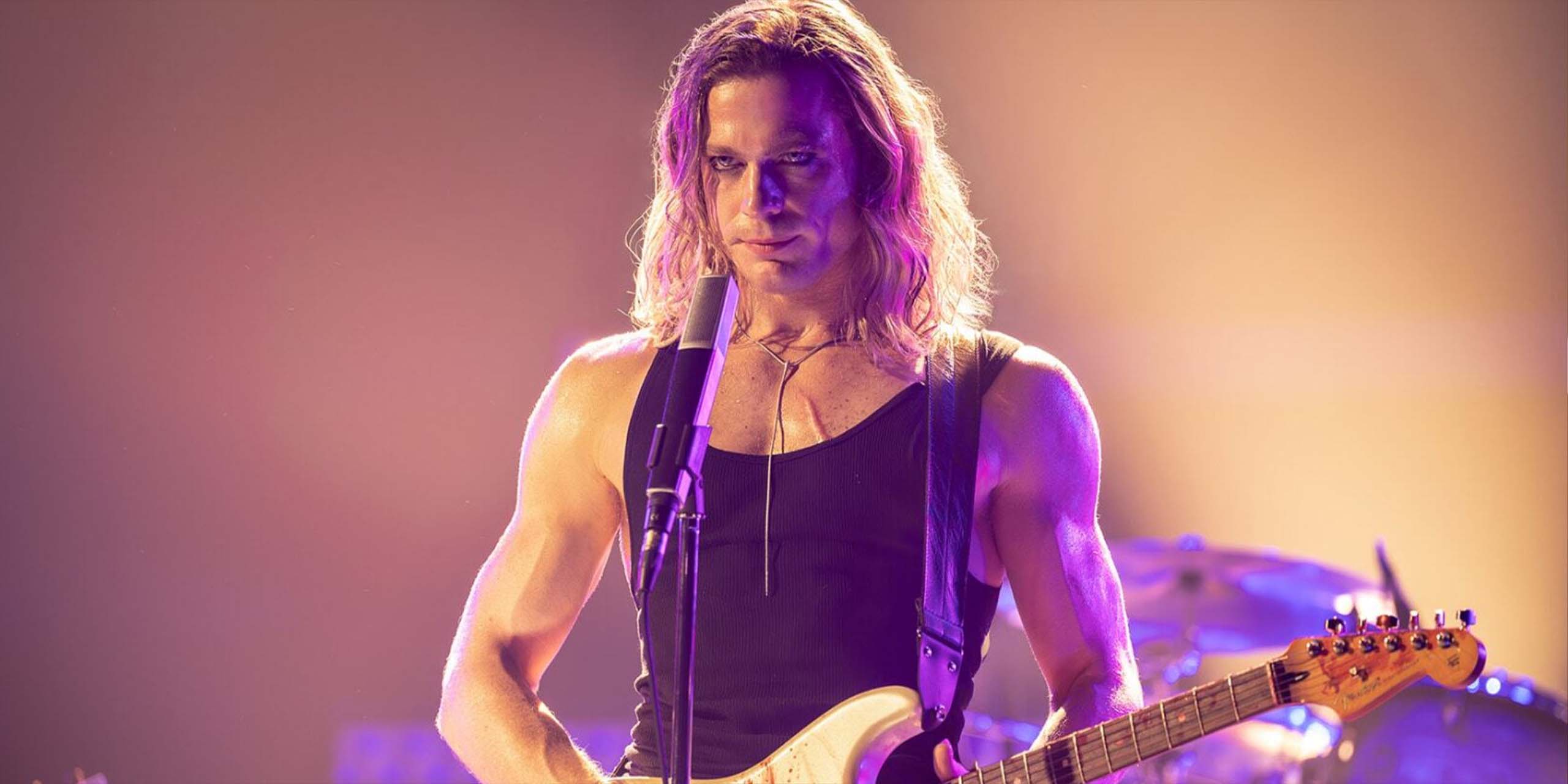 Lestat sur scène avec une guitare dans la saison 3 d'Entretien avec un vampire, The Vampire Lestat.