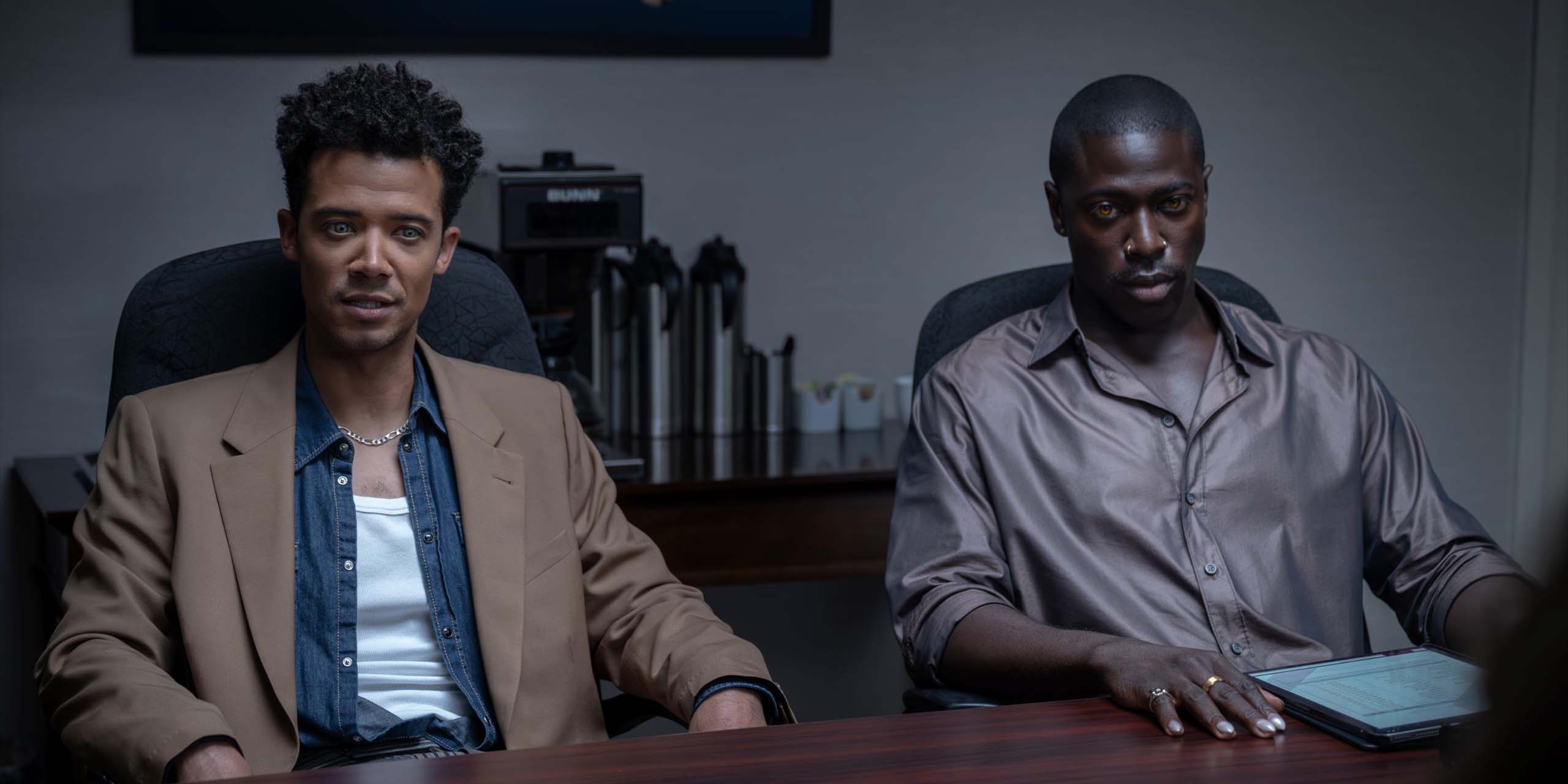 acob Anderson dans le rôle de Louis De Pointe Du Lac et Moses Sumney dans le rôle de Lemuel Babangida dans la suite d'Entretien avec un Vampire, The Vampire Lestat.