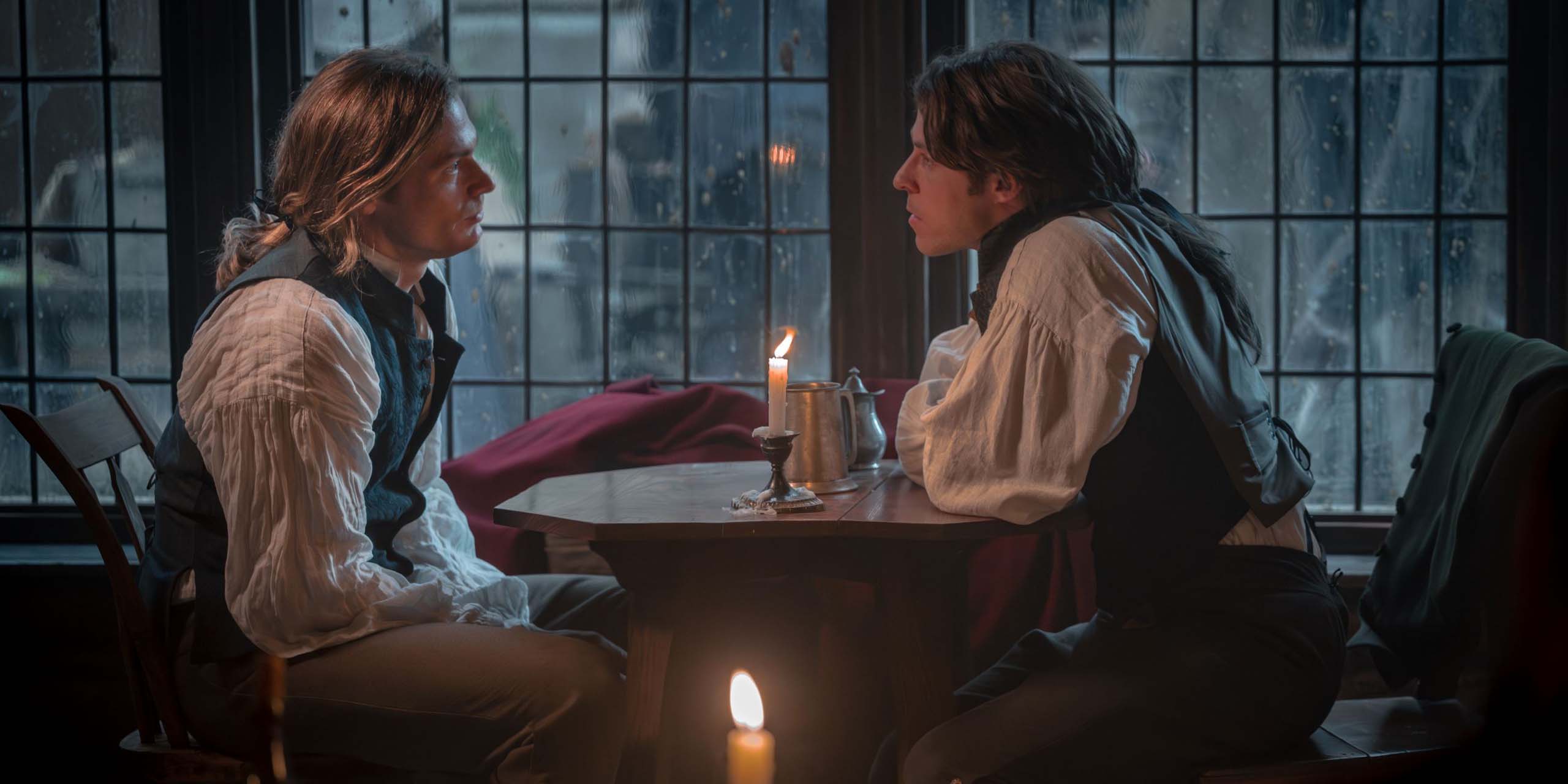 Sam Reid dans le rôle de Lestat de Lioncourt et Joseph Potter dans celui de Nicholas de Lenfent dans The Vampire Lestat.