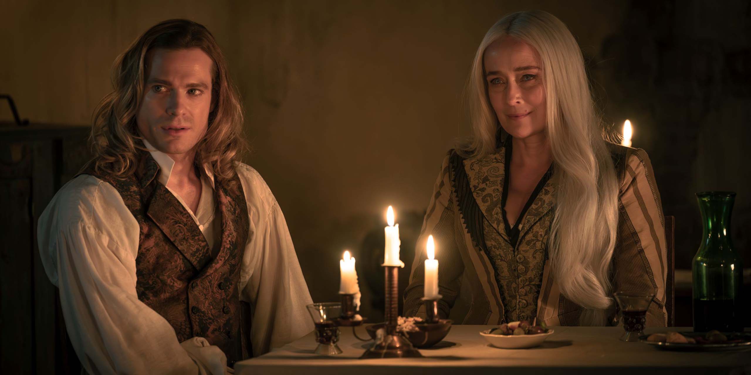 Sam Reid dans le rôle de Lestat de Lioncourt et Jennifer Ehle dans celui de Gabriella dans The Vampire Lestat.