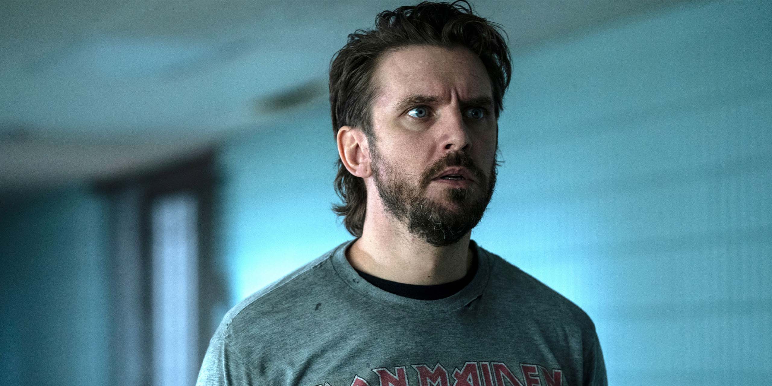 Pepper, interprété par Dan Stevens, semble préoccupé par quelque chose dans The Terror: The Devil in Silver