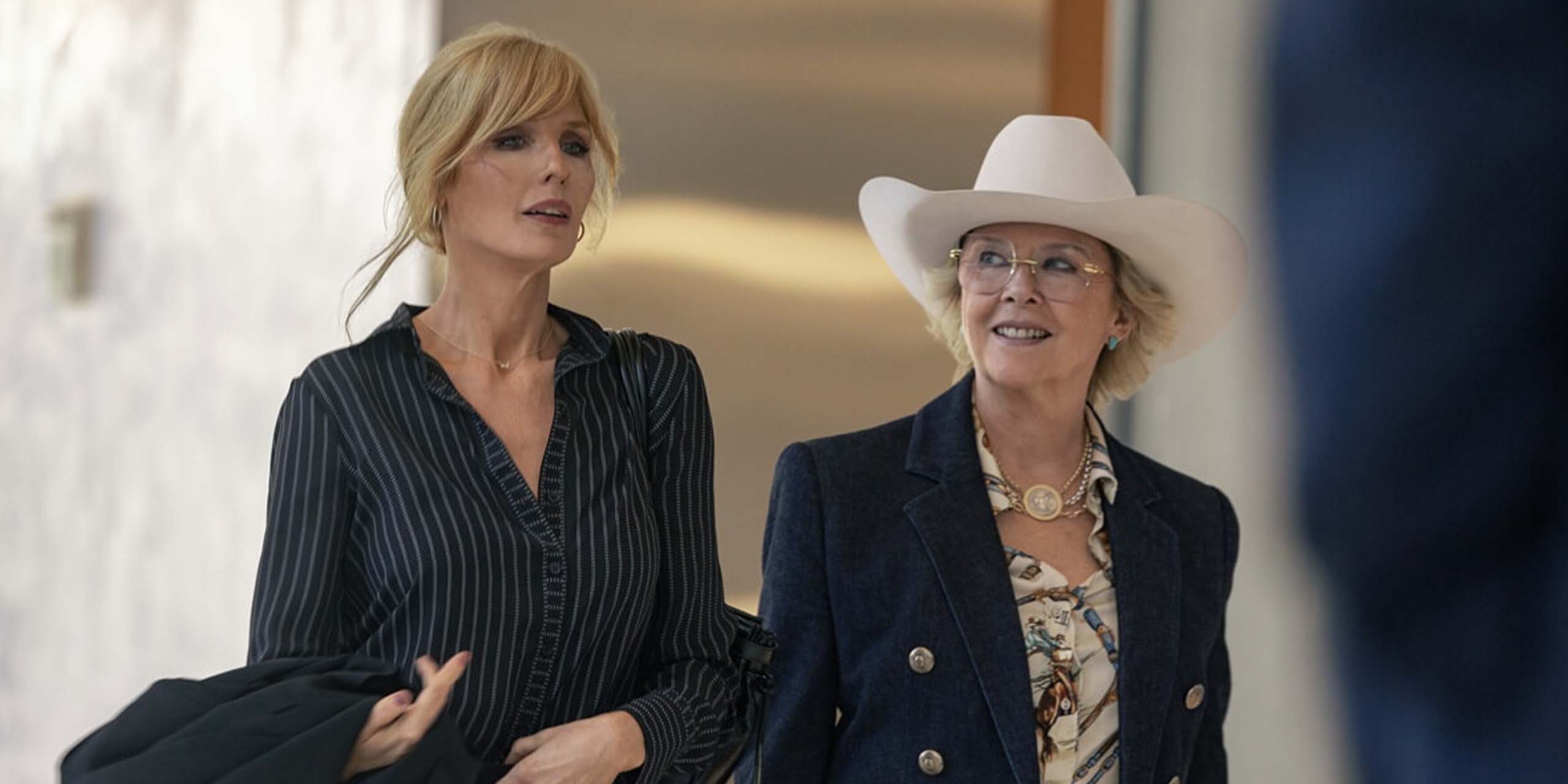 Annette Bening dans le rôle de Beulah Jackson et Kelly Reilly dans celui de Beth Dutton dans la saison 1 de Dutton Ranch.