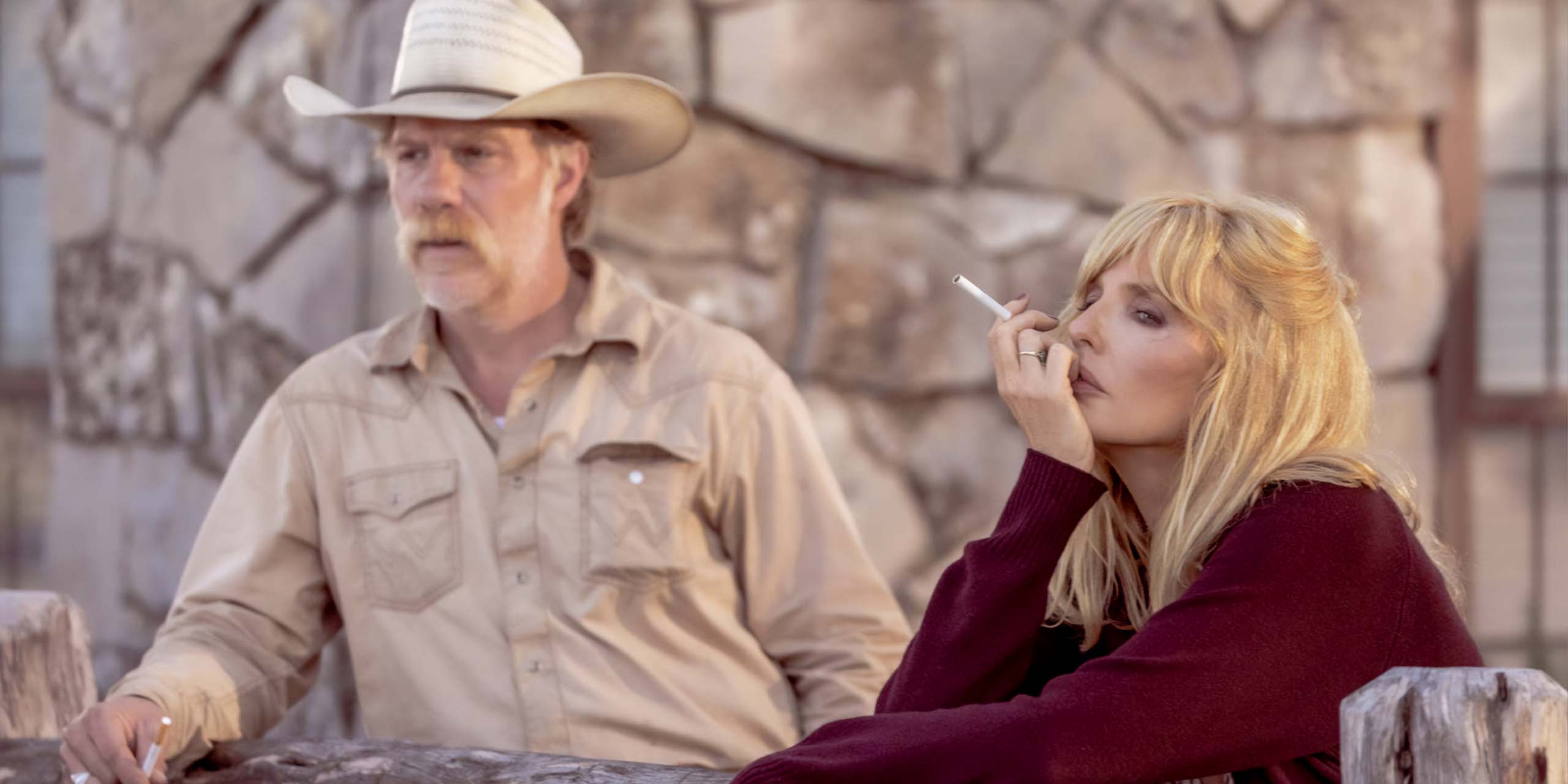 Marc Menchaca dans le rôle de Zachariah et Kelly Reilly dans celui de Beth Dutton dans la saison 1 de Dutton Ranch.