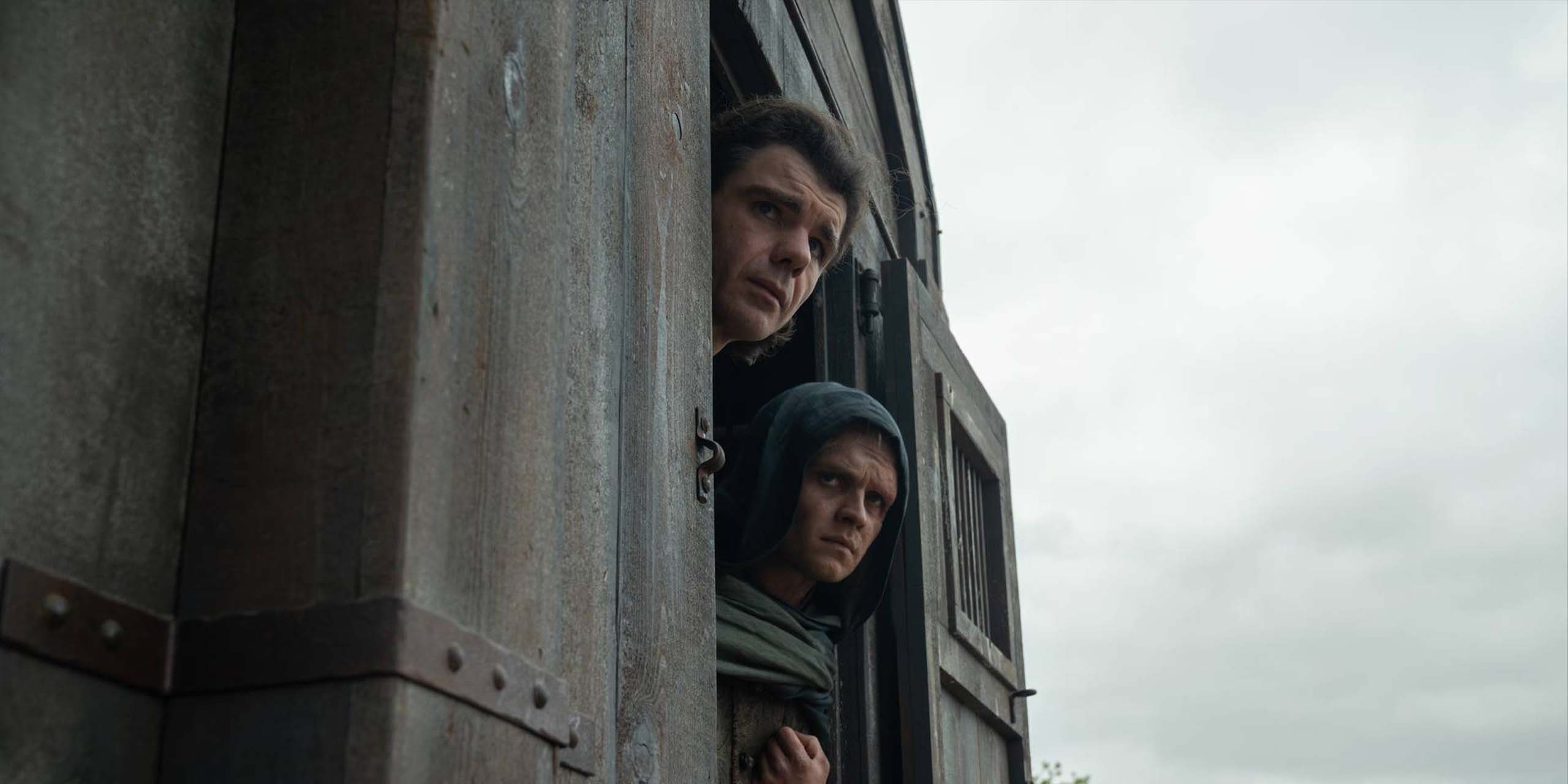 Matthew Needham (Larys Strong) et Tom Glynn-Carney (Aegon Targaryen) dans la saison 3 de House of the Dragon.