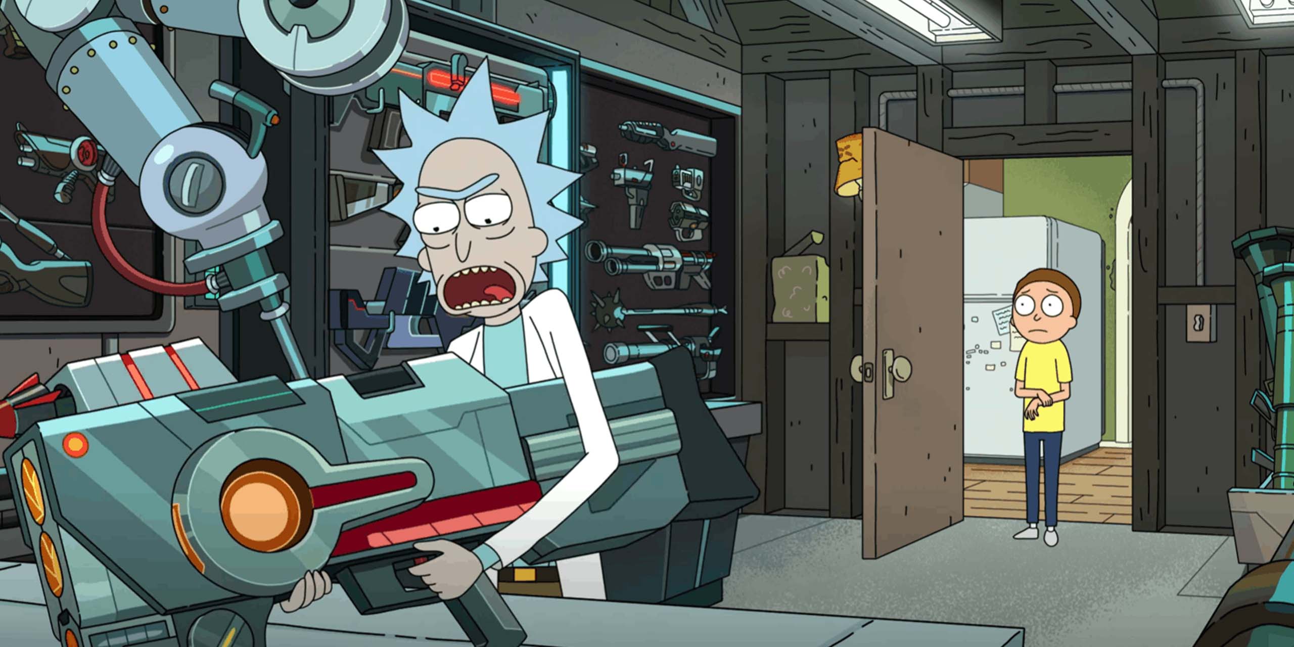 Rick prenant un fusil dans son laboratoire dans la saison 9 de Rick et Morty.