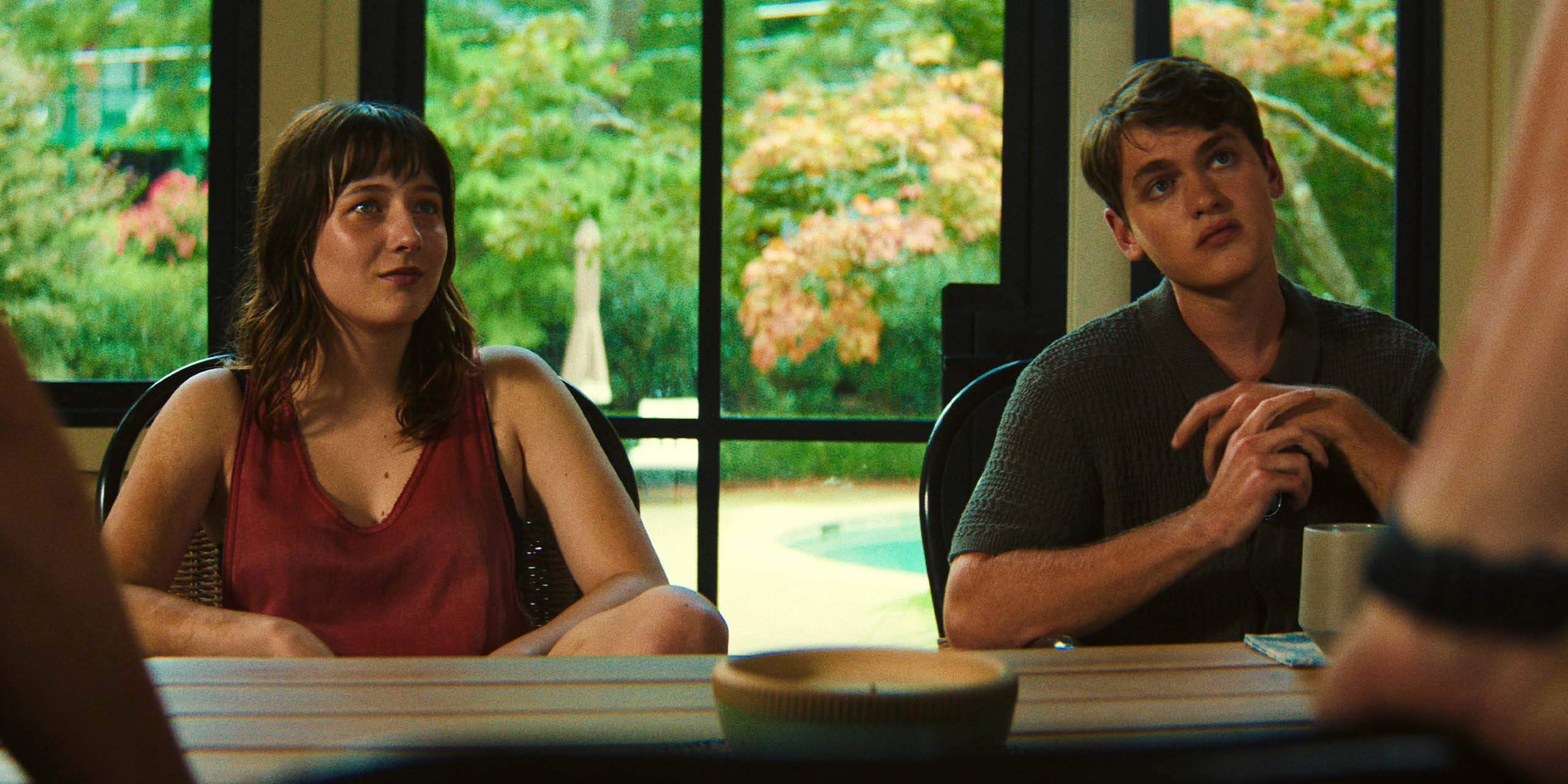 Lily Collias et Joe Anders dans Cape Fear - Les Nerfs à vif.