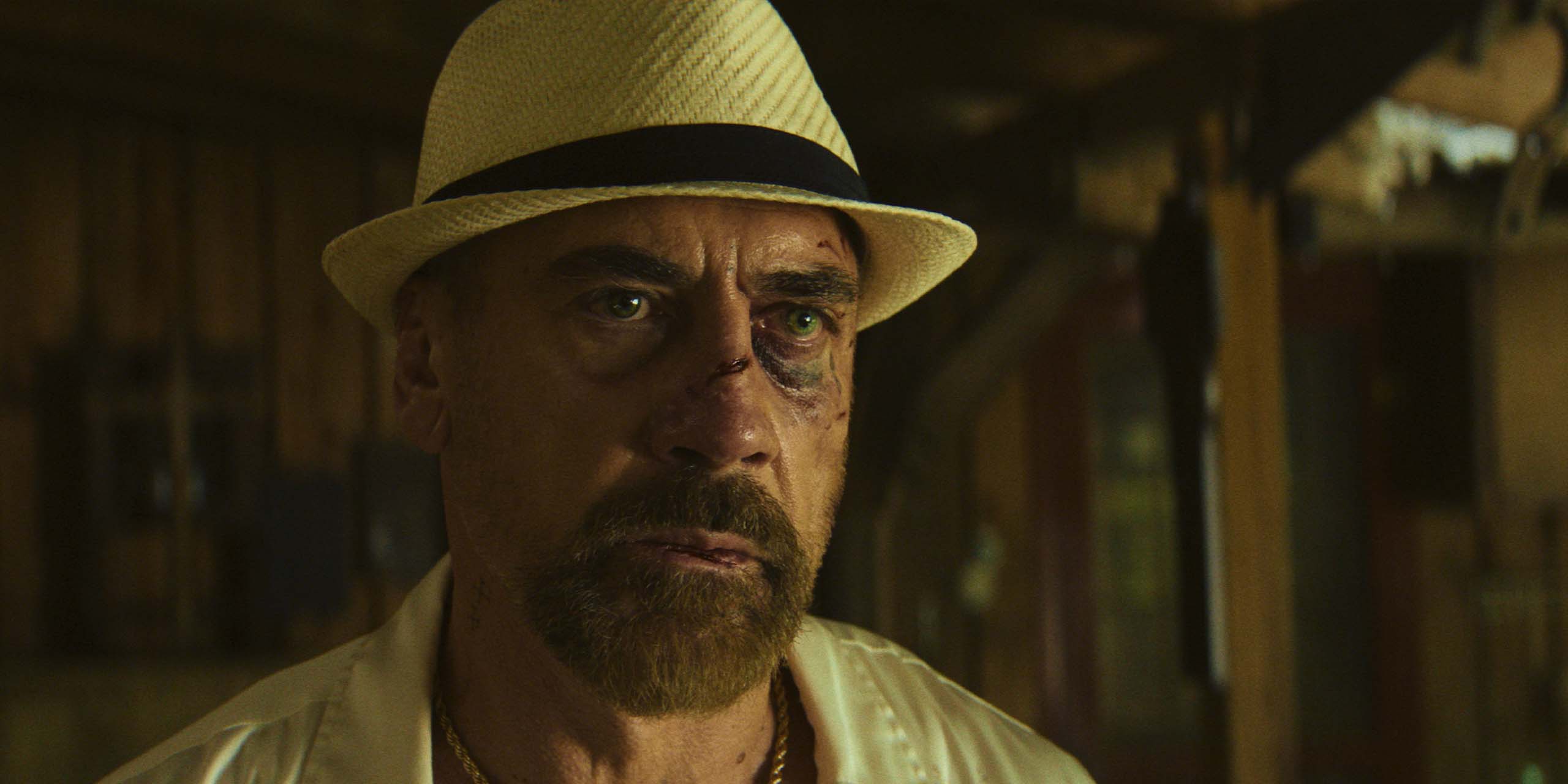 Max Cady (Javier Bardem) portant un chapeau dans Cape Fear.
