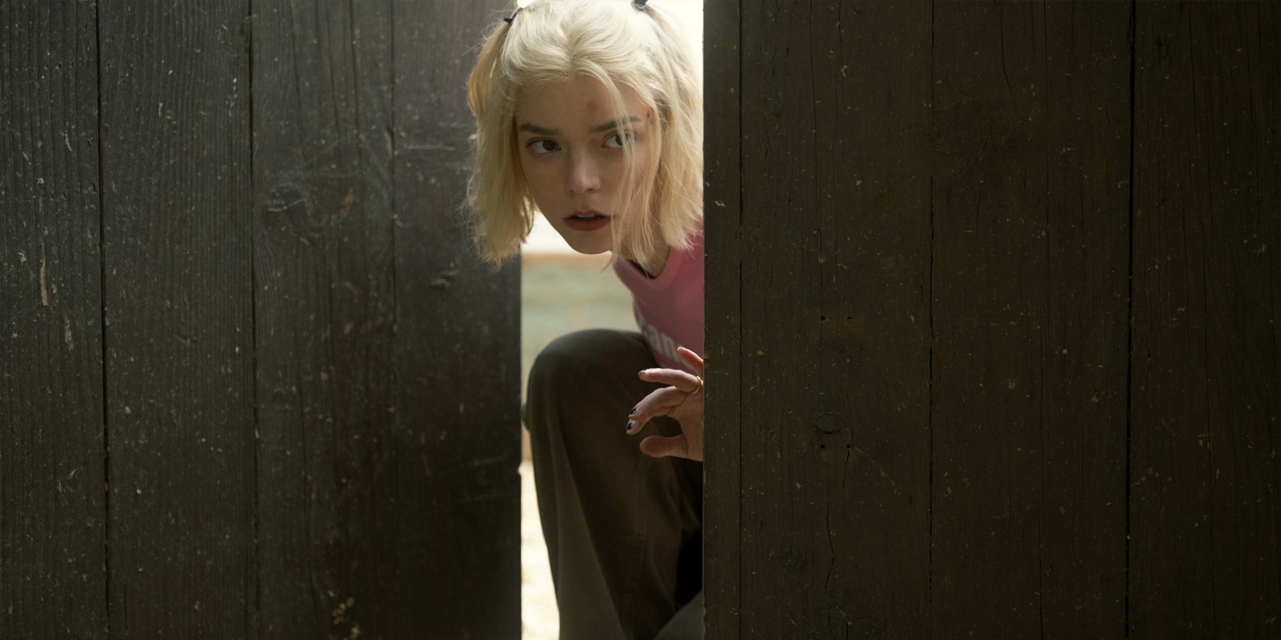 Poursuivie par le FBI, Lucky (Ana Taylor-Joy) se cache dans la série Lucky d'Apple TV+.