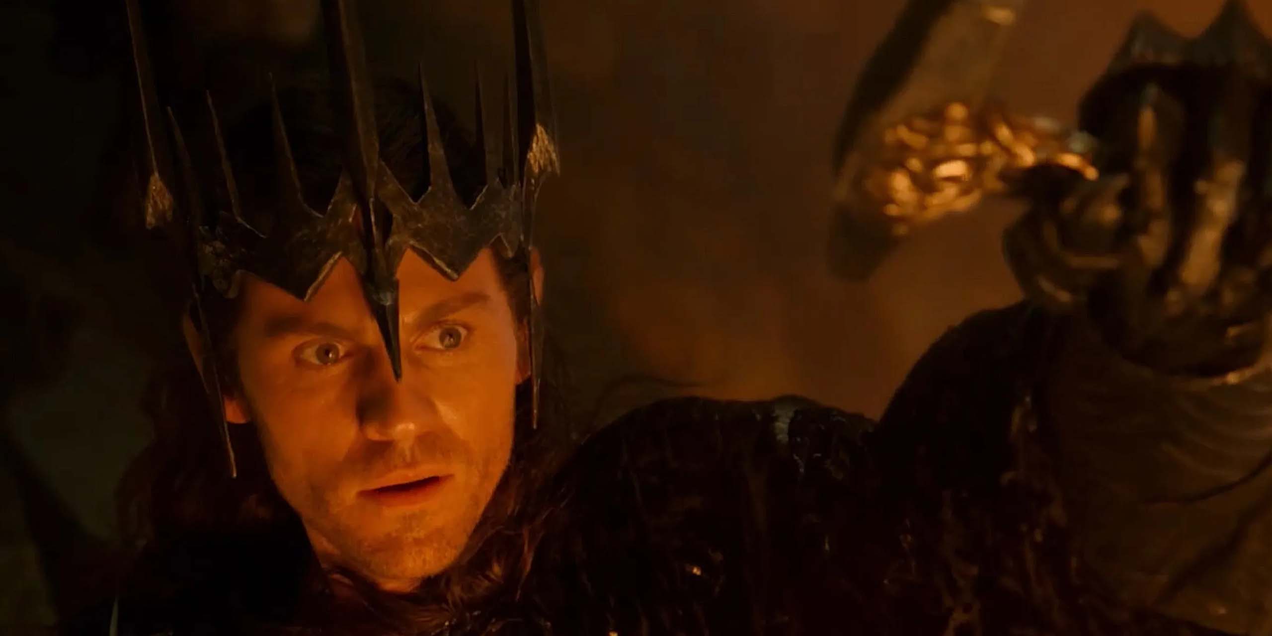 Sauron (Charlie Vickers) dans la saison 3 de la série Les Anneaux de Pouvoir.
