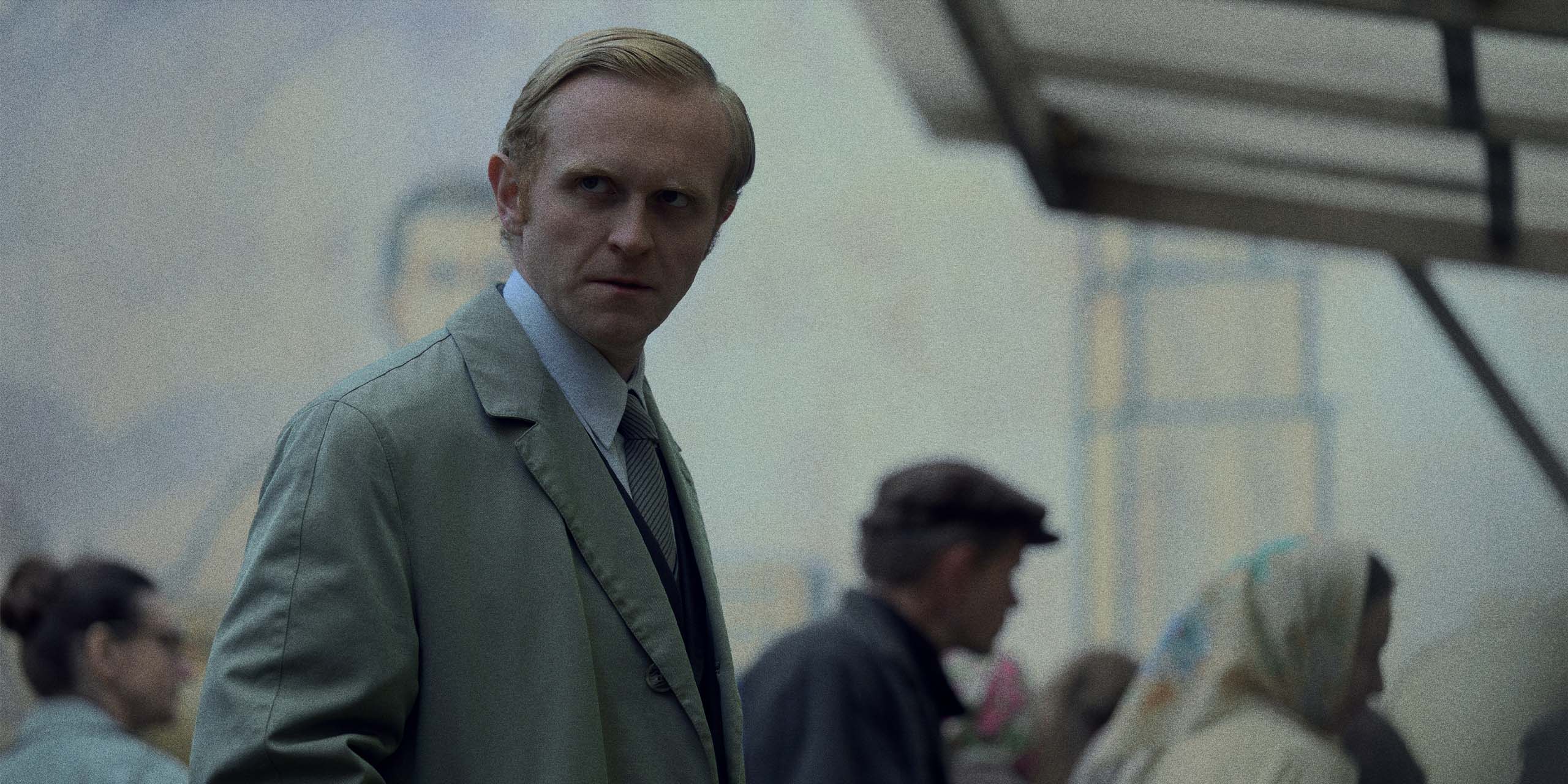 Sergei Nikulov (Josef Davies) dans Star City.
