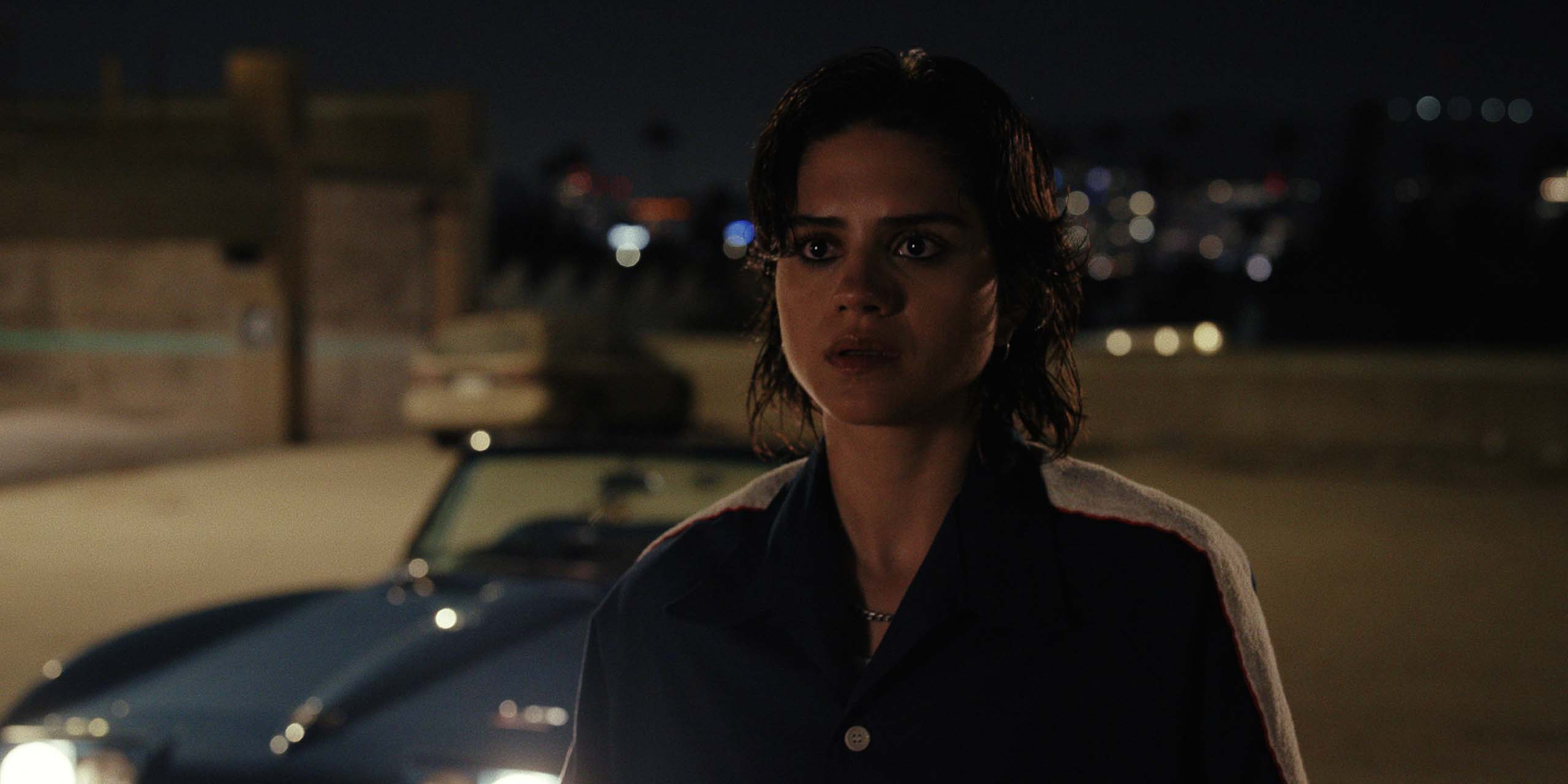 Val (Sasha Calle) dans la saison 2 de Sugar.