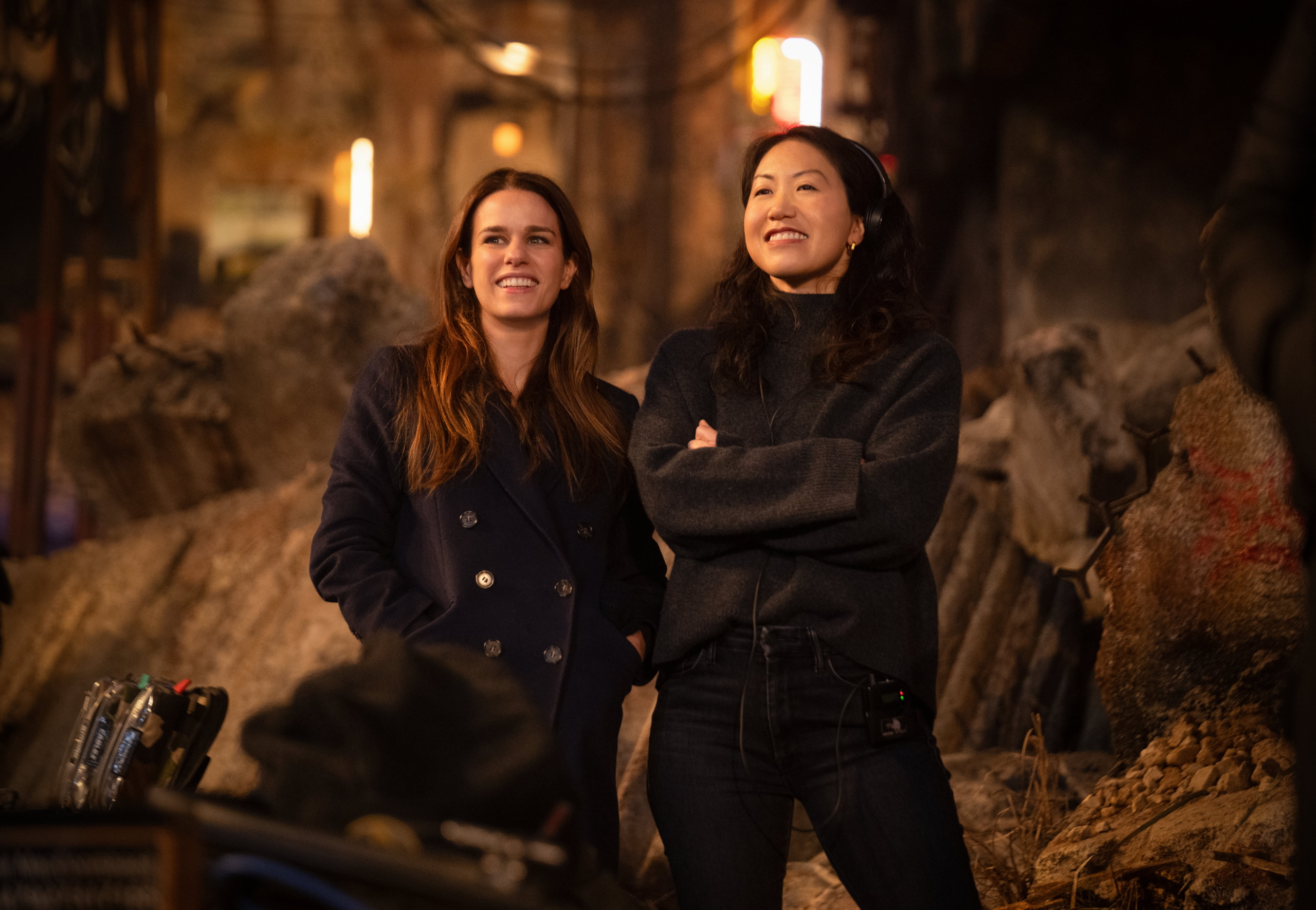 La scénariste Ana Nogueira et la productrice Chantal Nong sur le tournage du film Supergirl