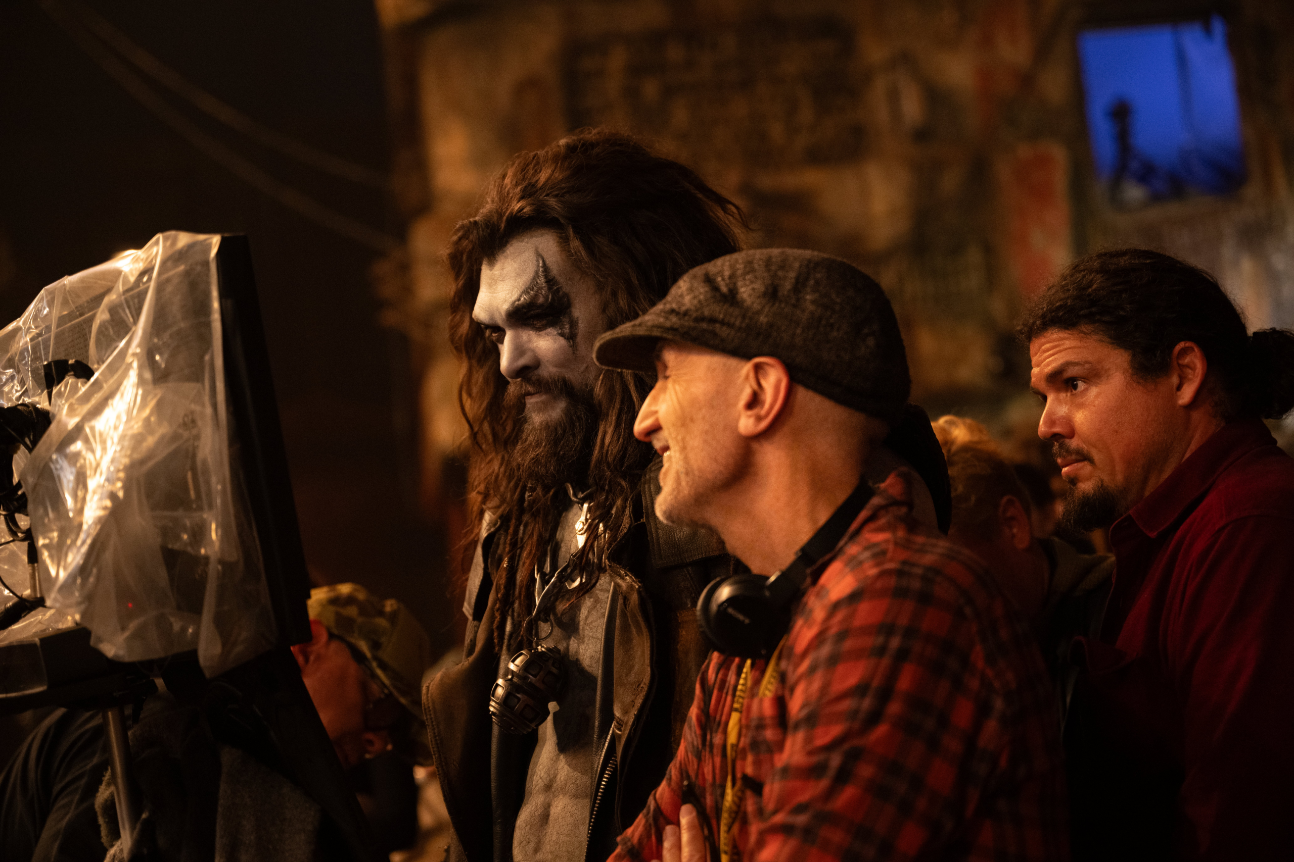 Jason Momoa en Lobo avec le réalisateur Craig Gillespie sur le tournage de Supergirl