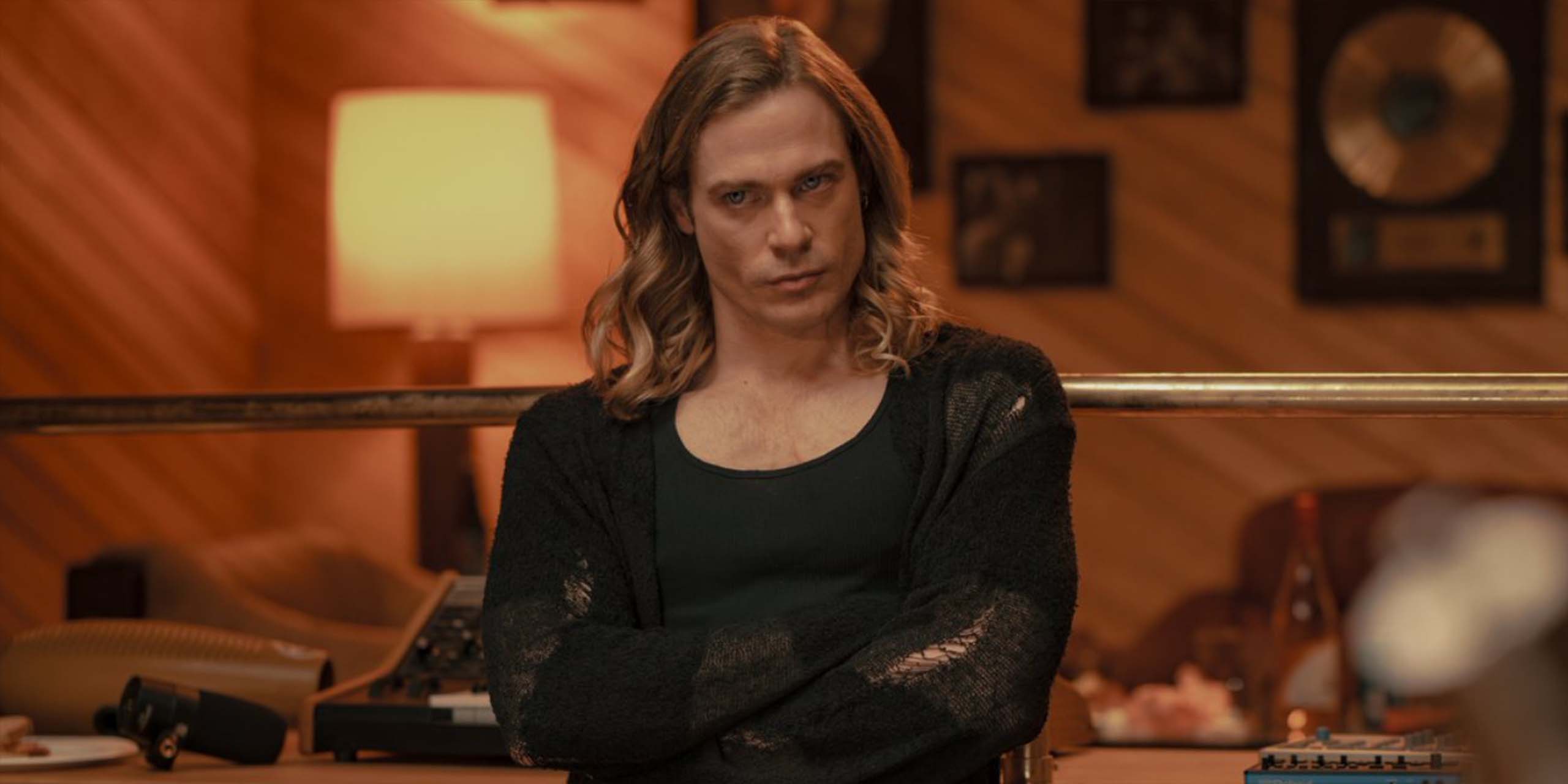 Lestat de Lioncourt (Sam Reid) en studio dans The Vampire Lestat.