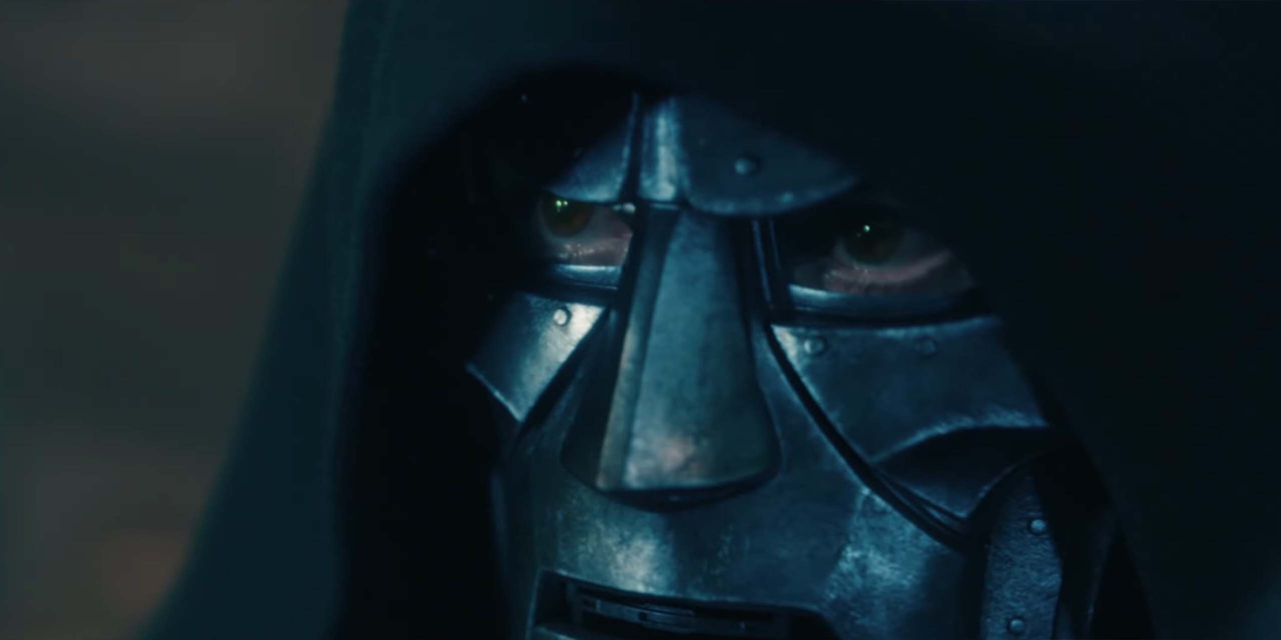 Gros plan sur le visage de Dr Doom (Robert Downey Jr) dans Avengers: Doomsday.