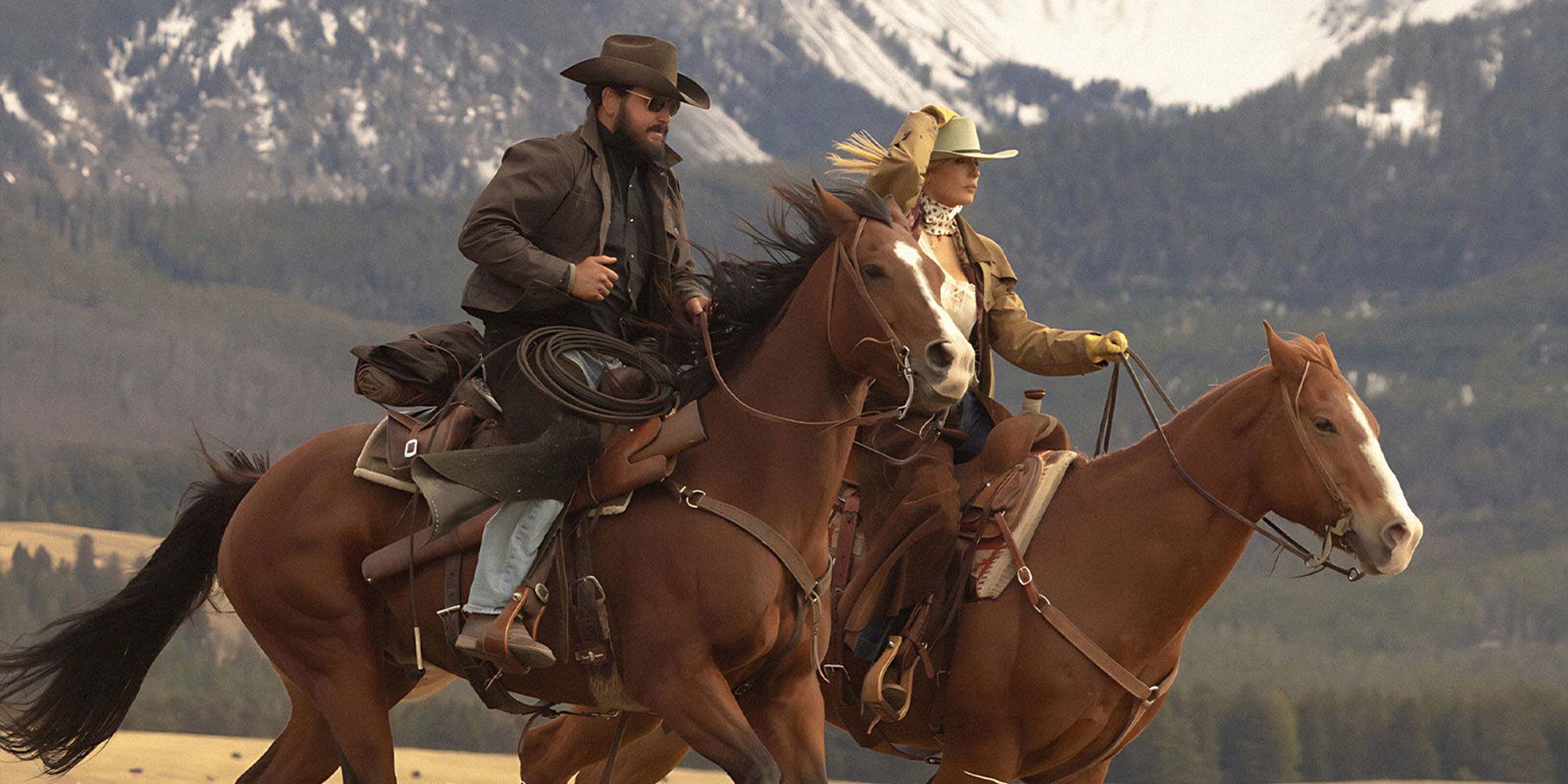 Beth et Rip à cheval dans Dutton Ranch, le spin-off de Yellowstone.