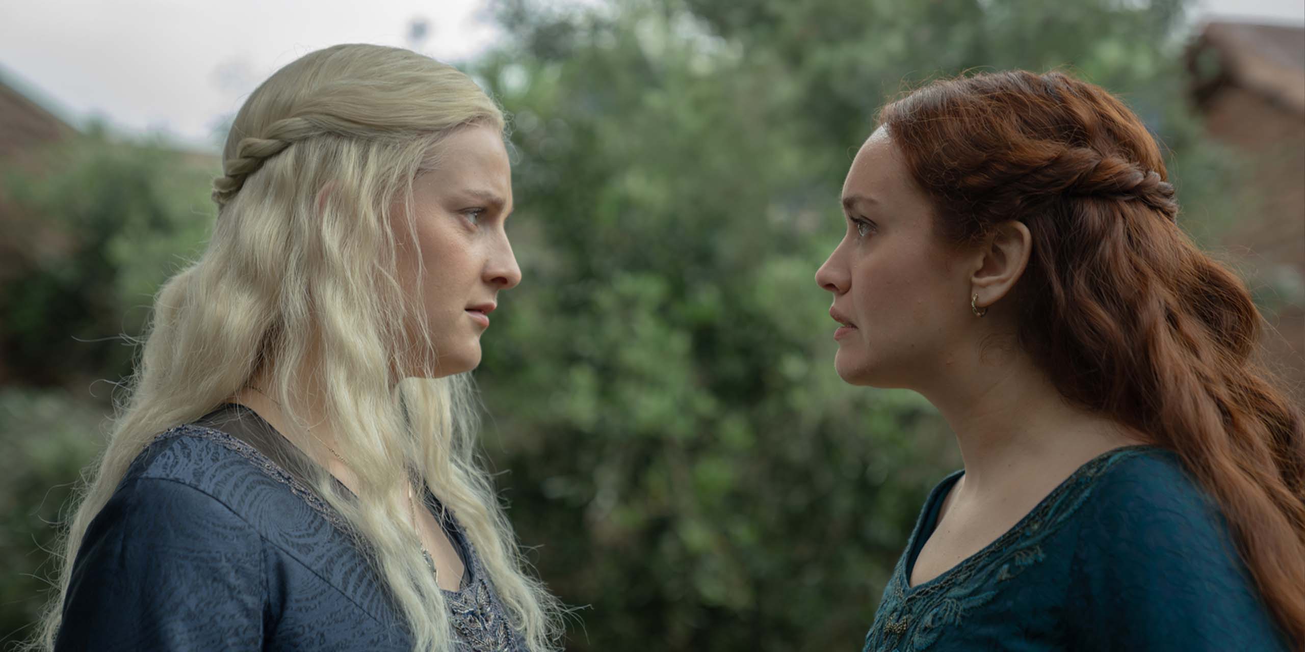 Alicent Hightower (Olivia Cooke) comprend que Helaena Targaryen (Phia Saban) est enceinte dans la saison 3 d'House of the Dragon.