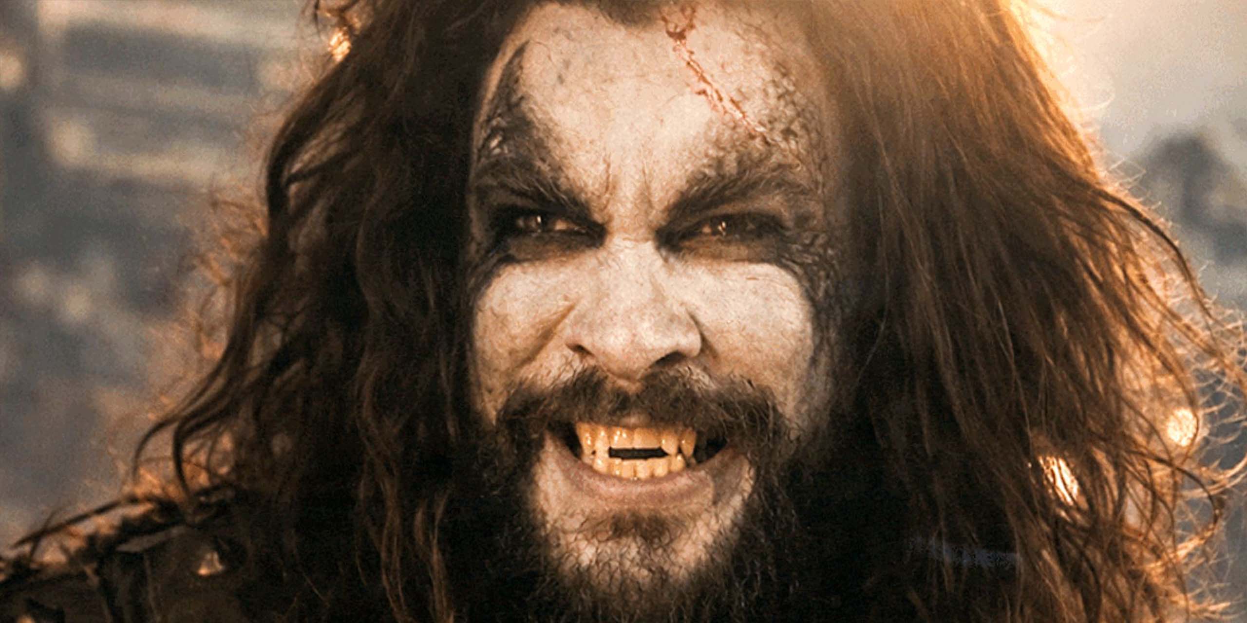 Jason Momoa dans le rôle de Lobo dans le film Supergirl.